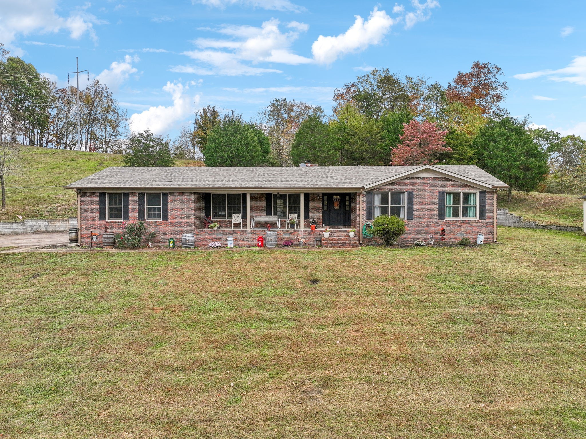 150 Cobb Ln Property Photo 2