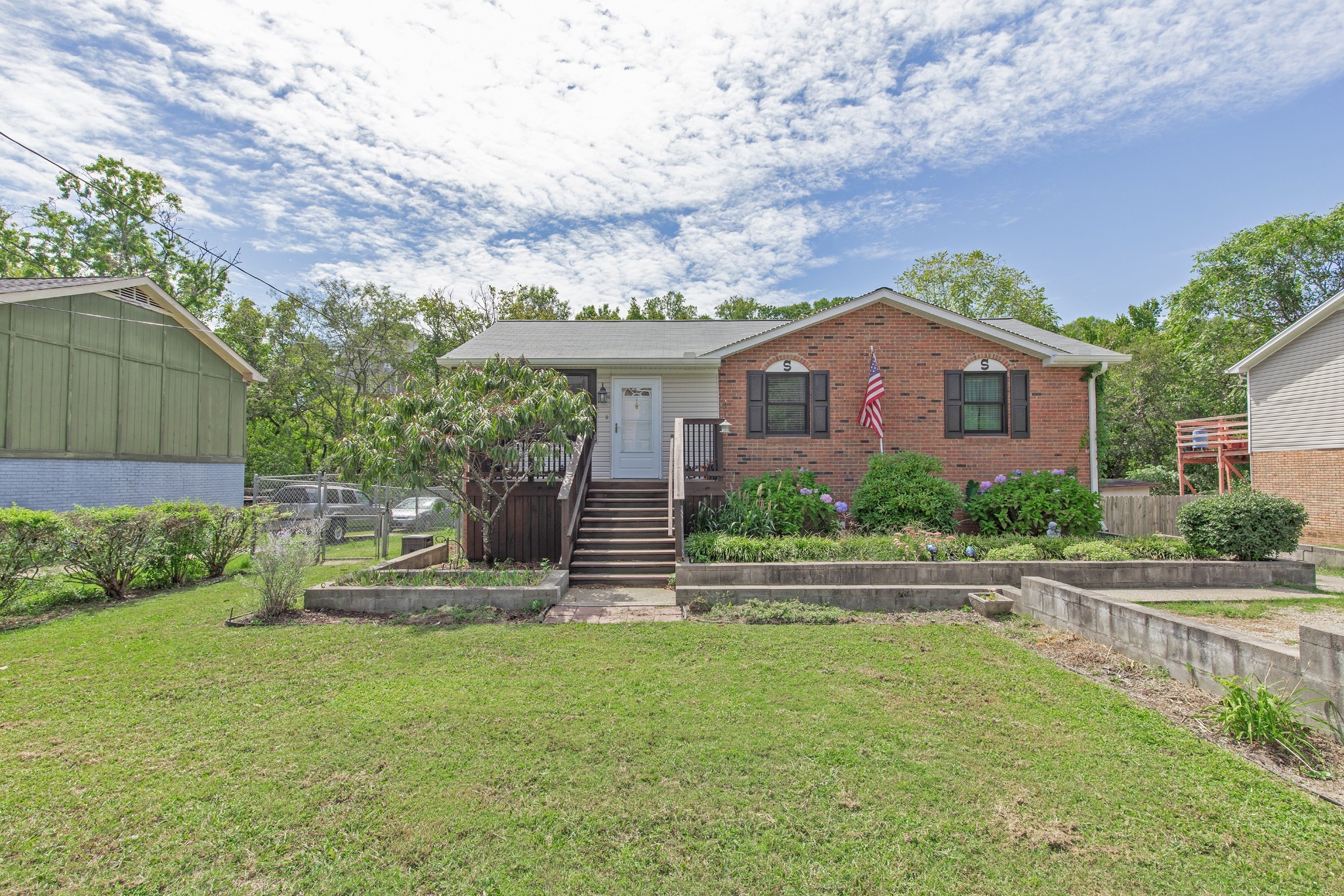 425 Rockwood Dr Property Photo 3
