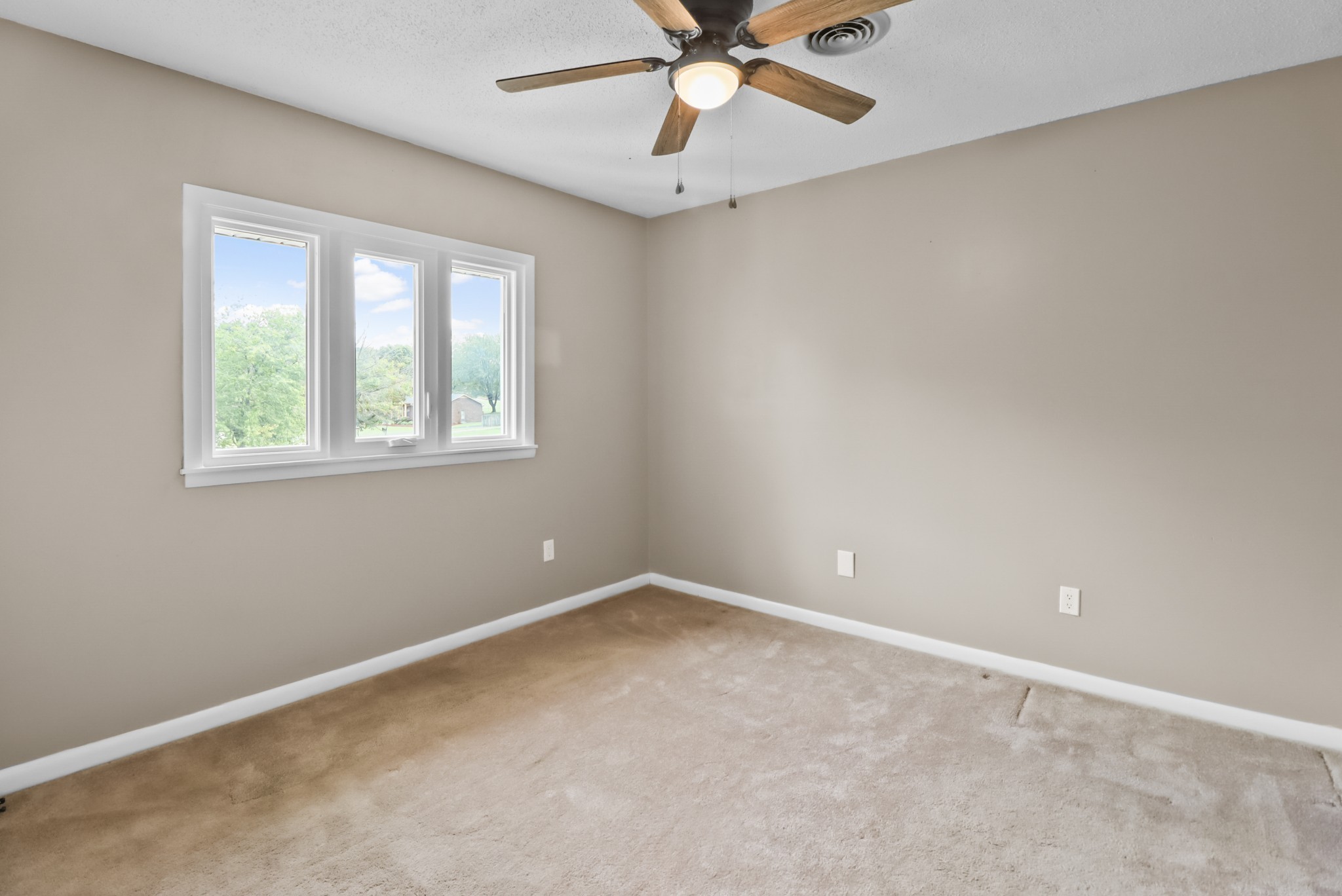 204 General Forrest Dr Property Photo 24