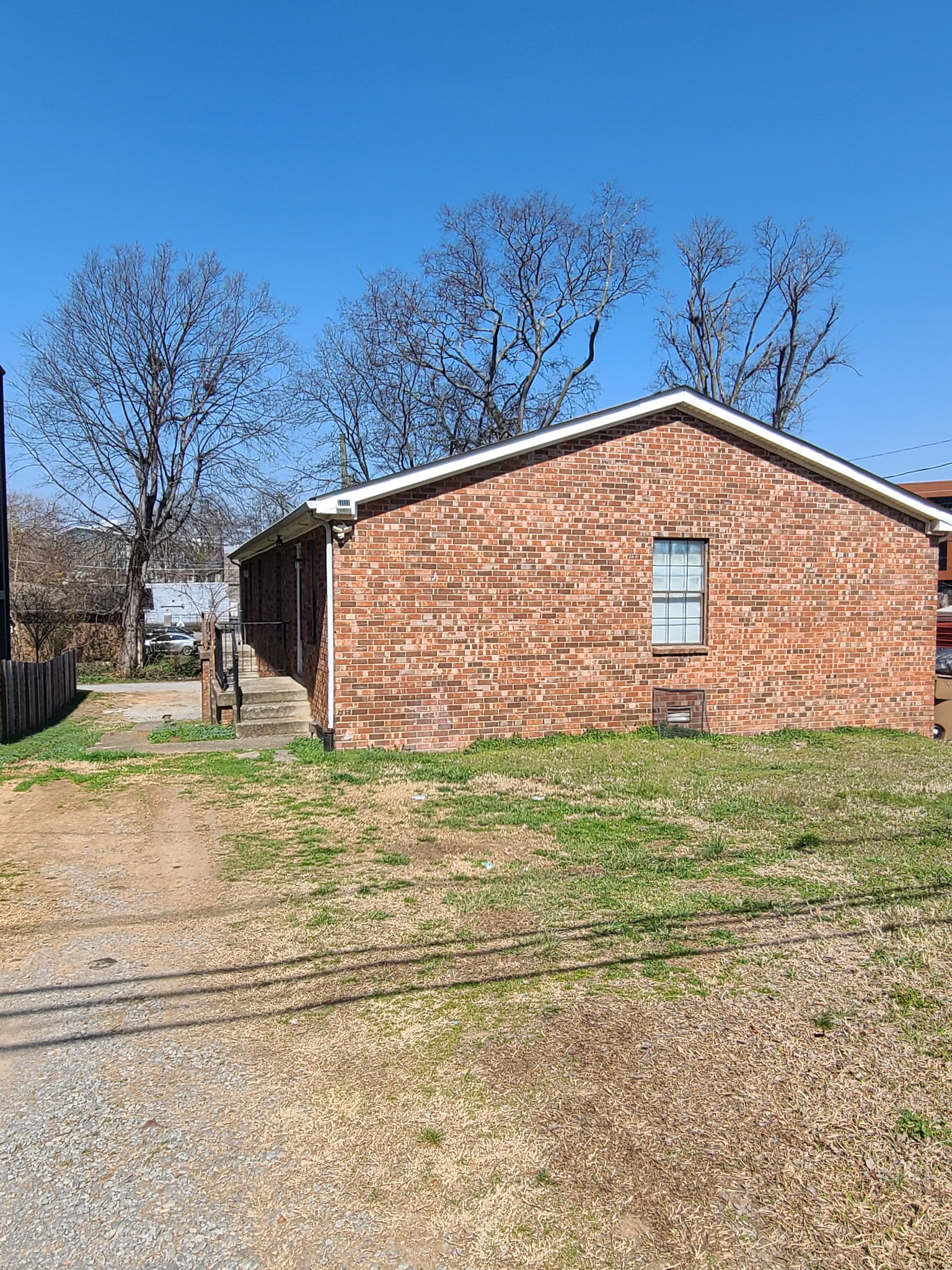 408 Moore Ave Property Photo 4