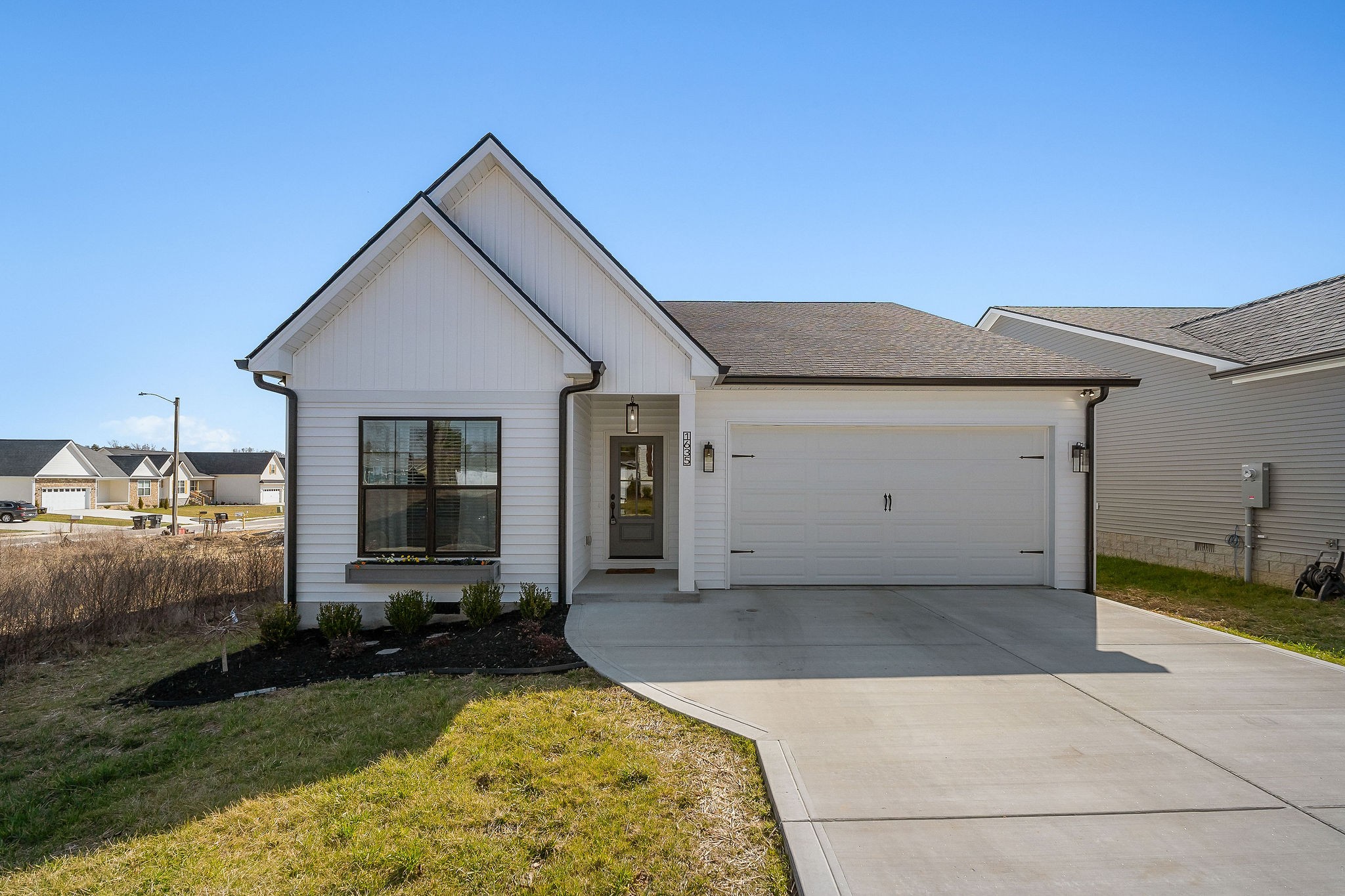 1635 Links Dr Property Photo 1