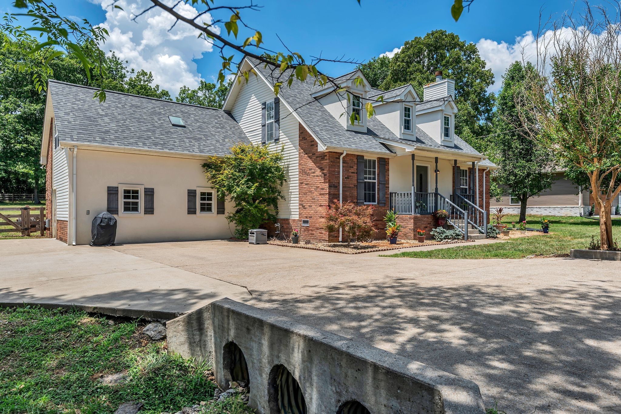 604 Steeplechase Ct Property Photo 4