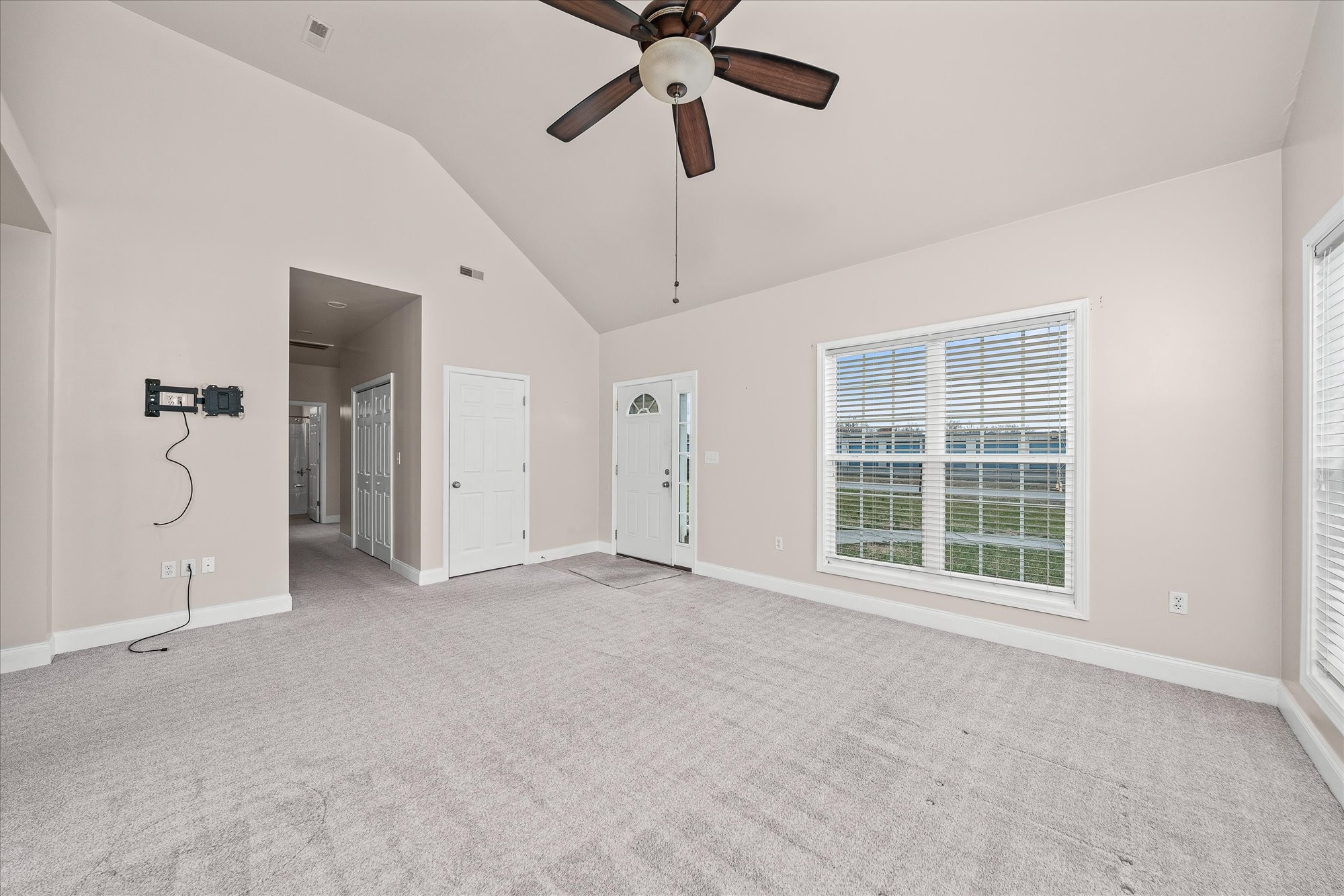 110 Lane Ave Property Photo 3