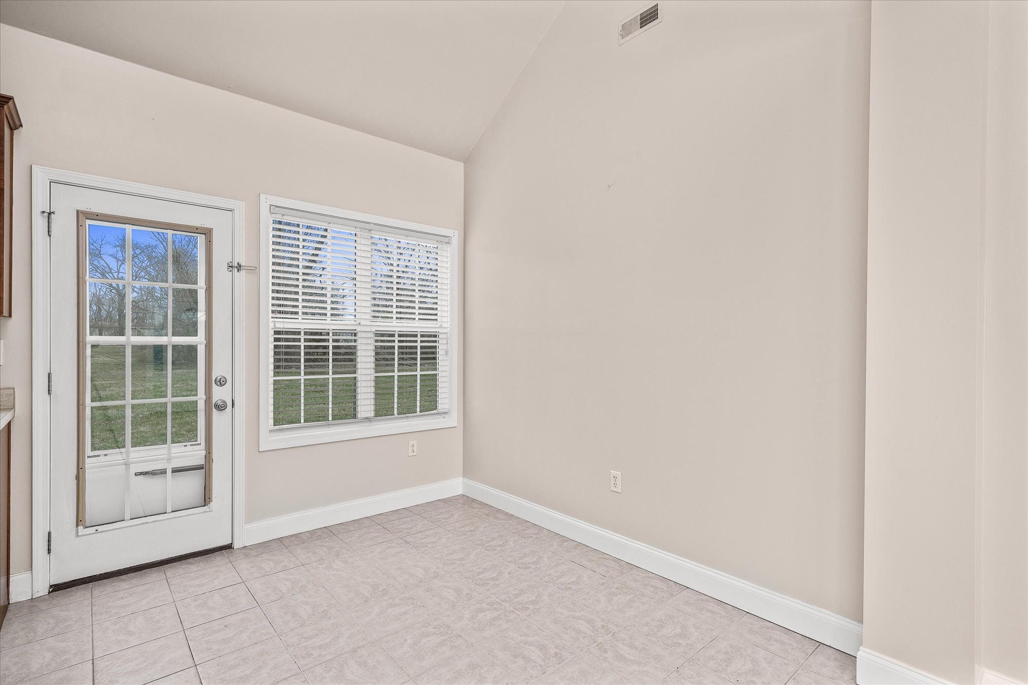 110 Lane Ave Property Photo 4