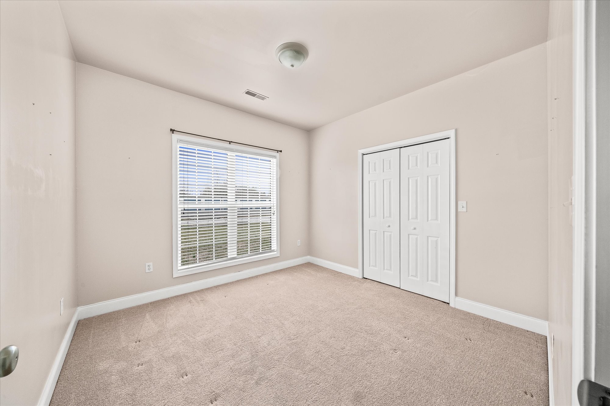 110 Lane Ave Property Photo 8
