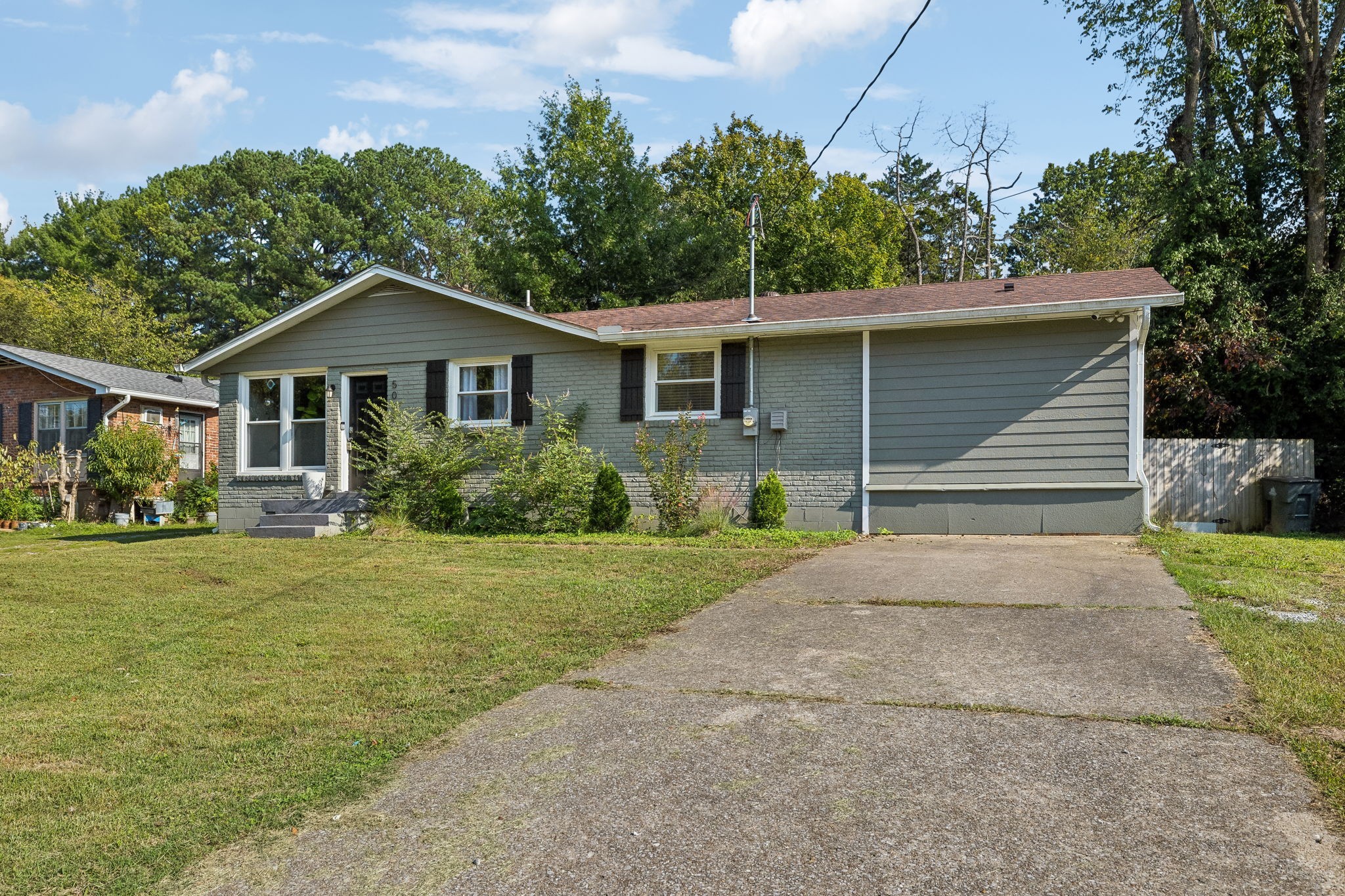 5012 Edmondson Pike Property Photo 2