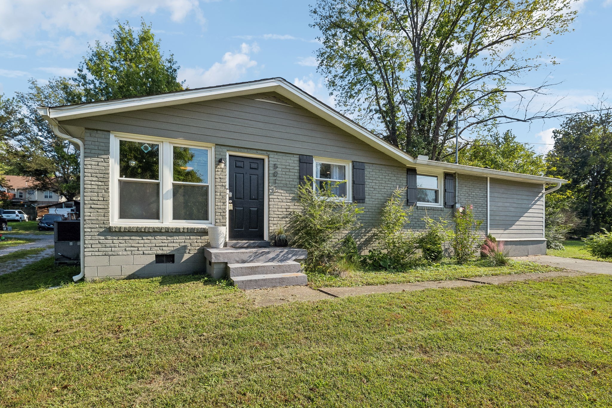 5012 Edmondson Pike Property Photo 4