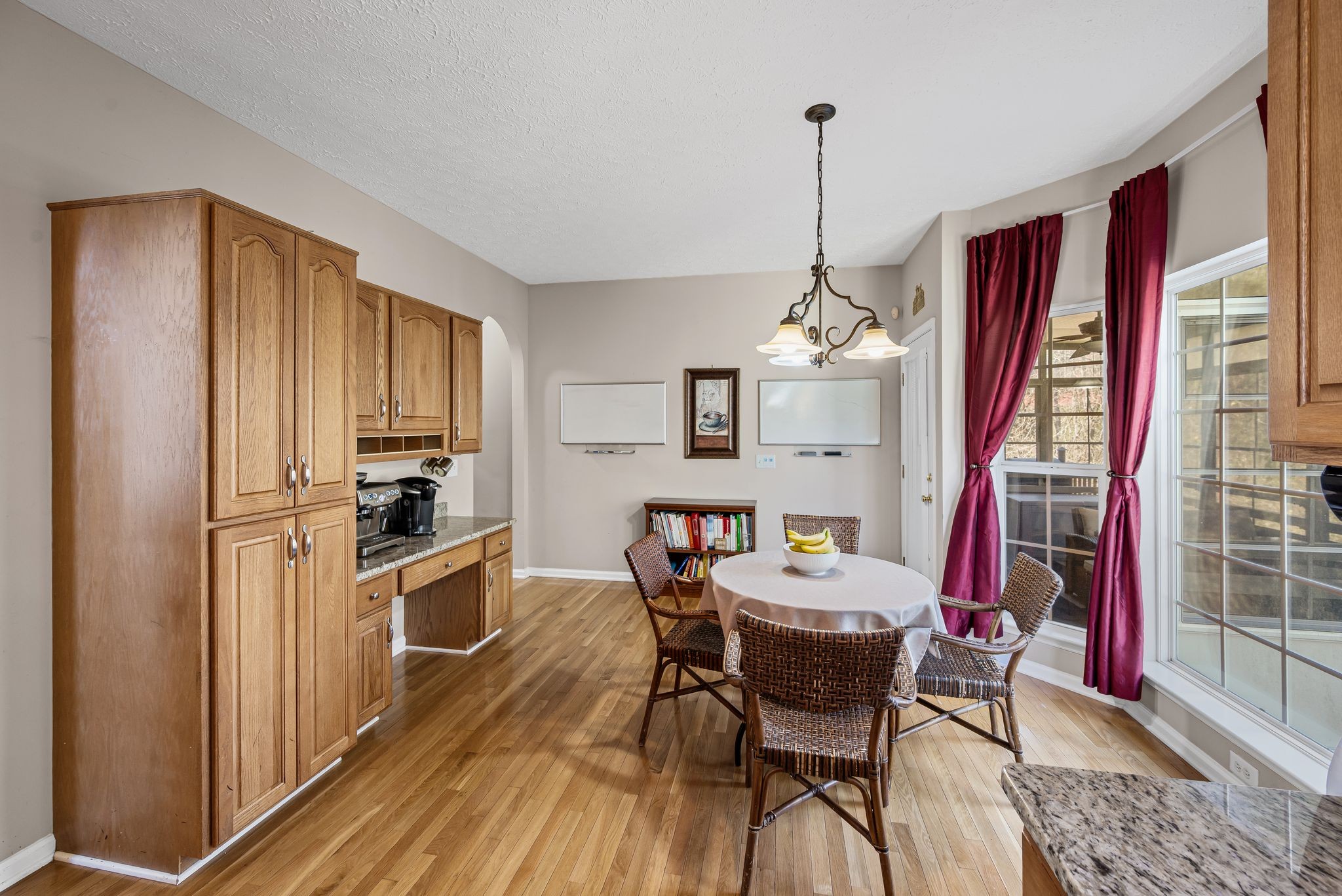 1153 Streamdale Pt, E Property Photo 8