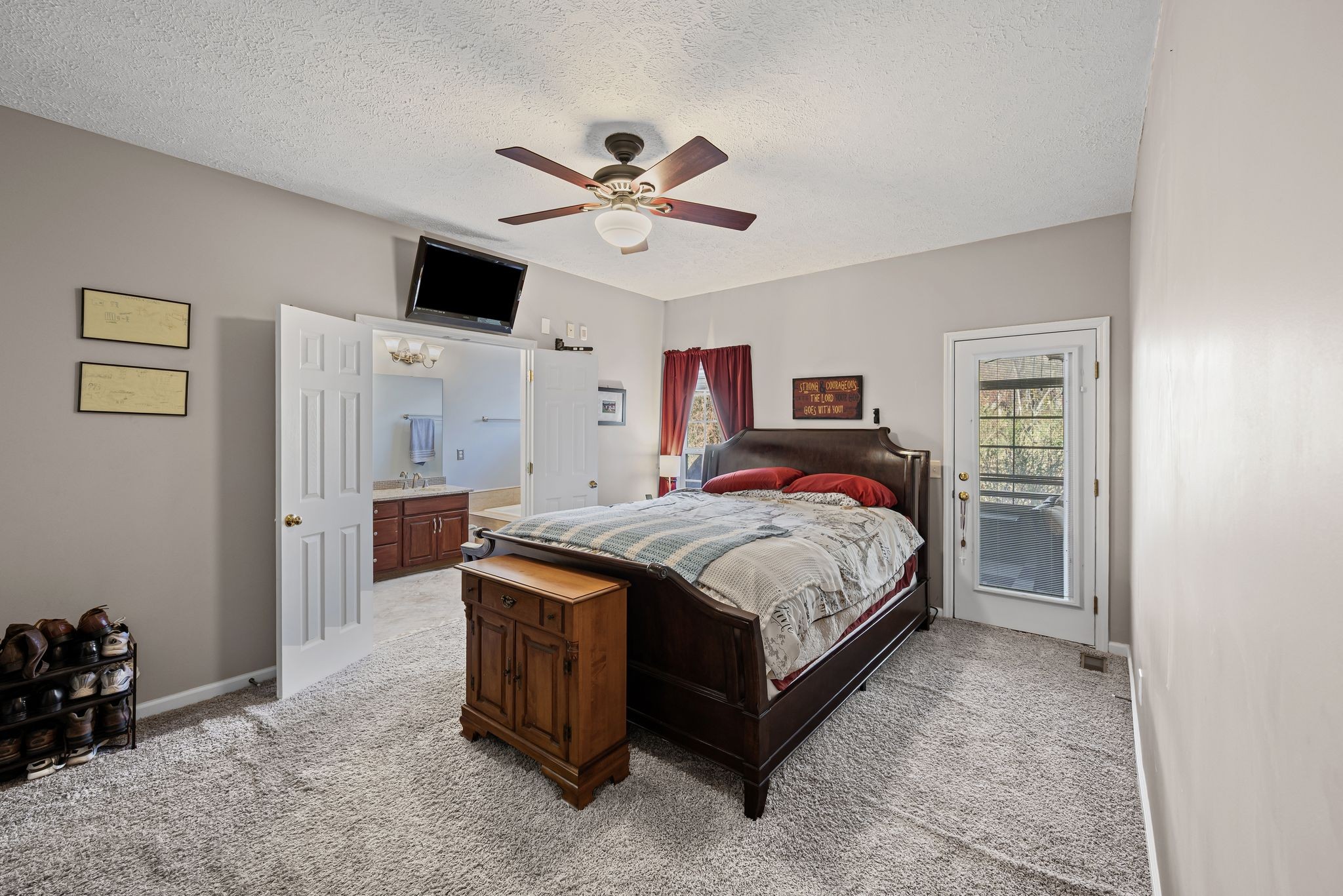 1153 Streamdale Pt, E Property Photo 9