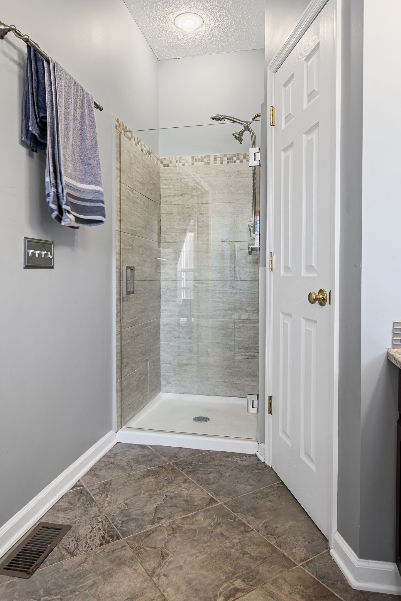 1153 Streamdale Pt, E Property Photo 10