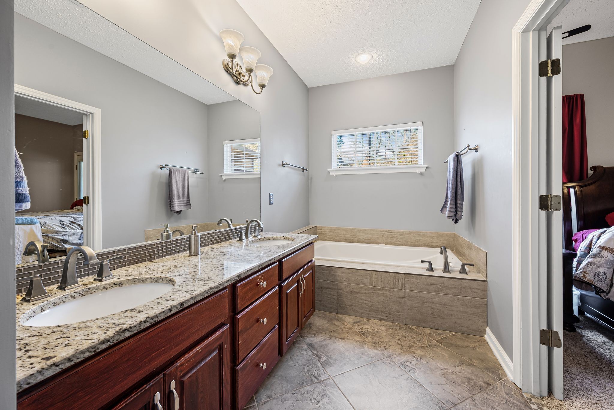 1153 Streamdale Pt, E Property Photo 11