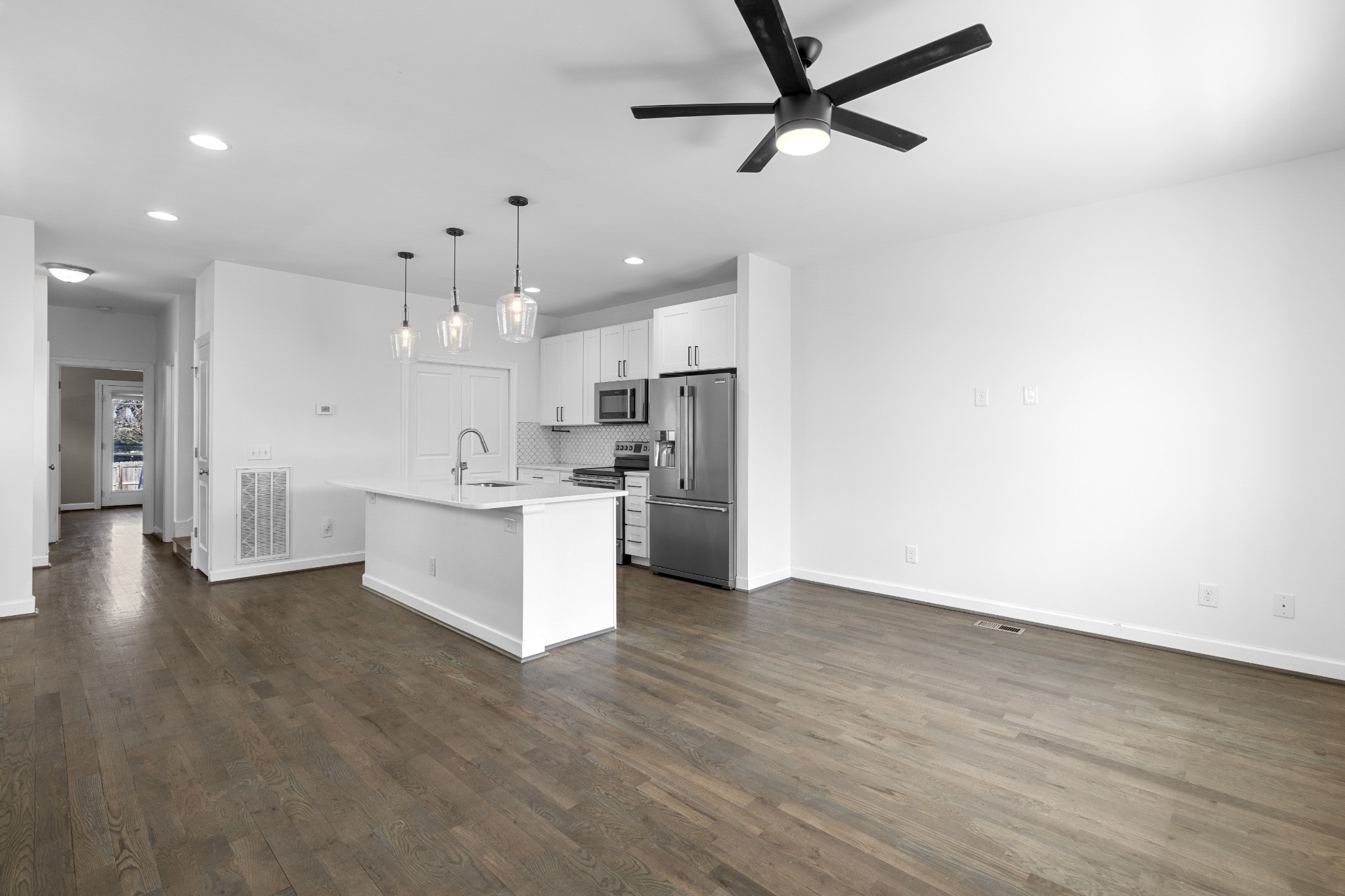 5414b California Ave Property Photo 11