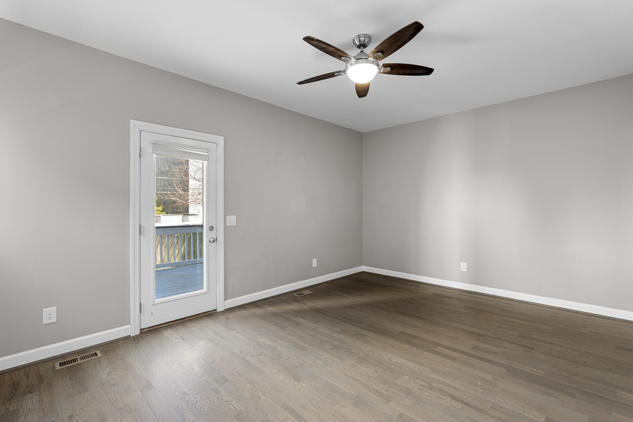 5414b California Ave Property Photo 21