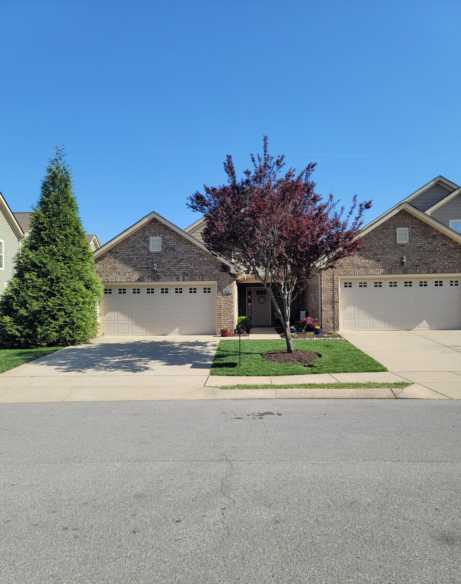 2025 Shamrock Dr Property Photo 1
