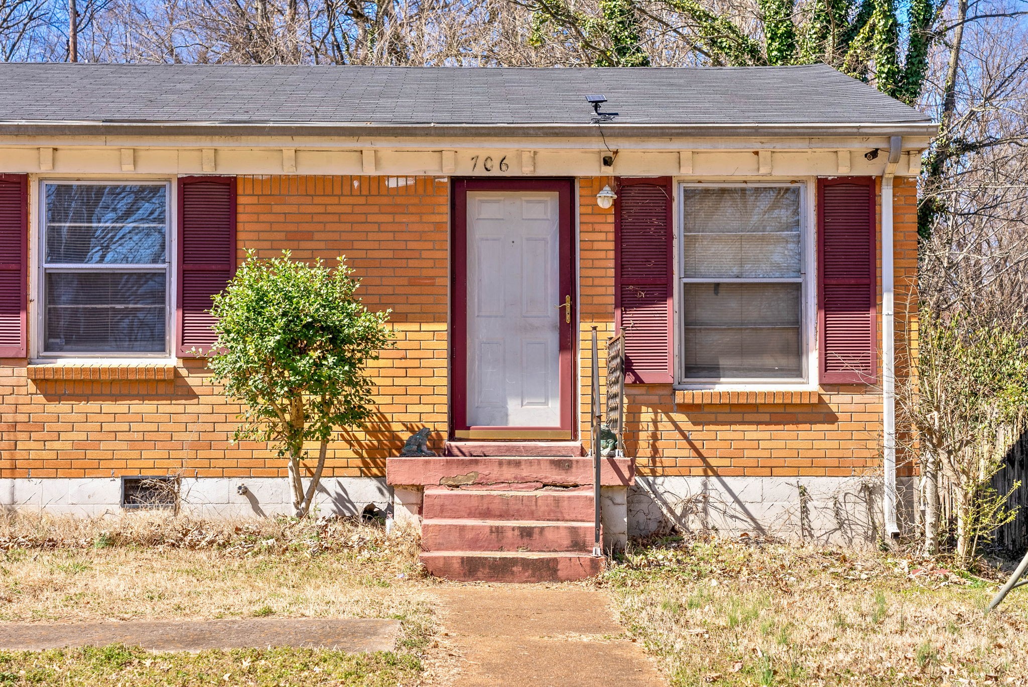 706 Forest St Property Photo 3