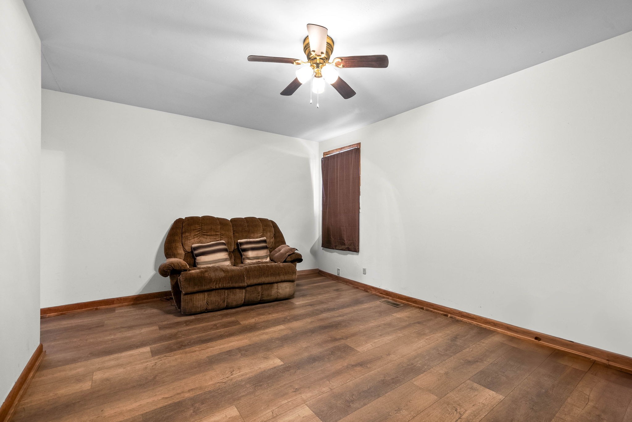 706 Forest St Property Photo 5