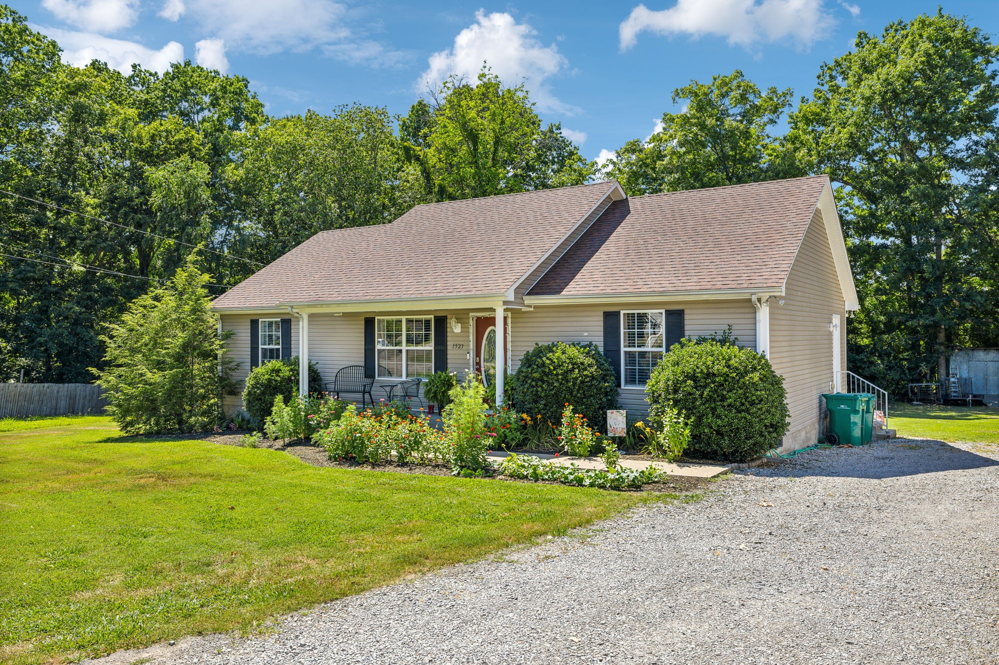 1523 Patrick Dr Property Photo 3