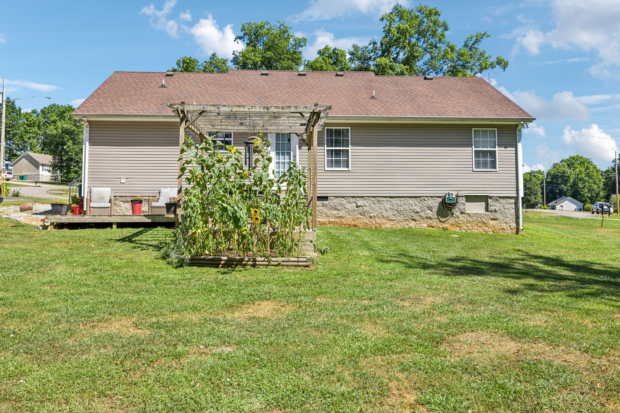 1523 Patrick Dr Property Photo 33