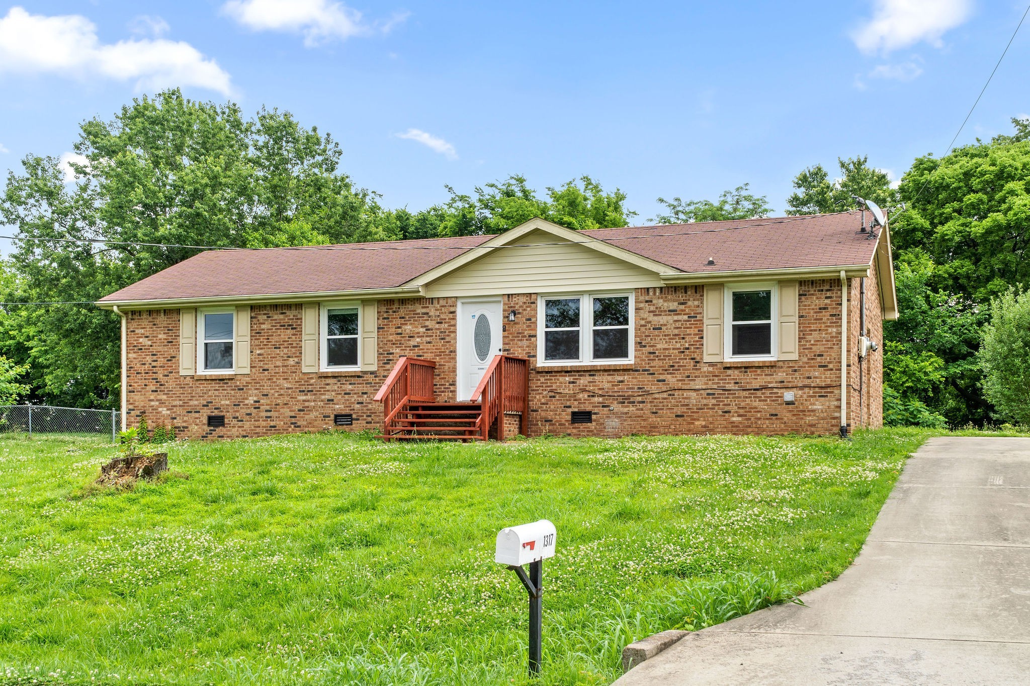 1317 Courtney Dr Property Photo 2