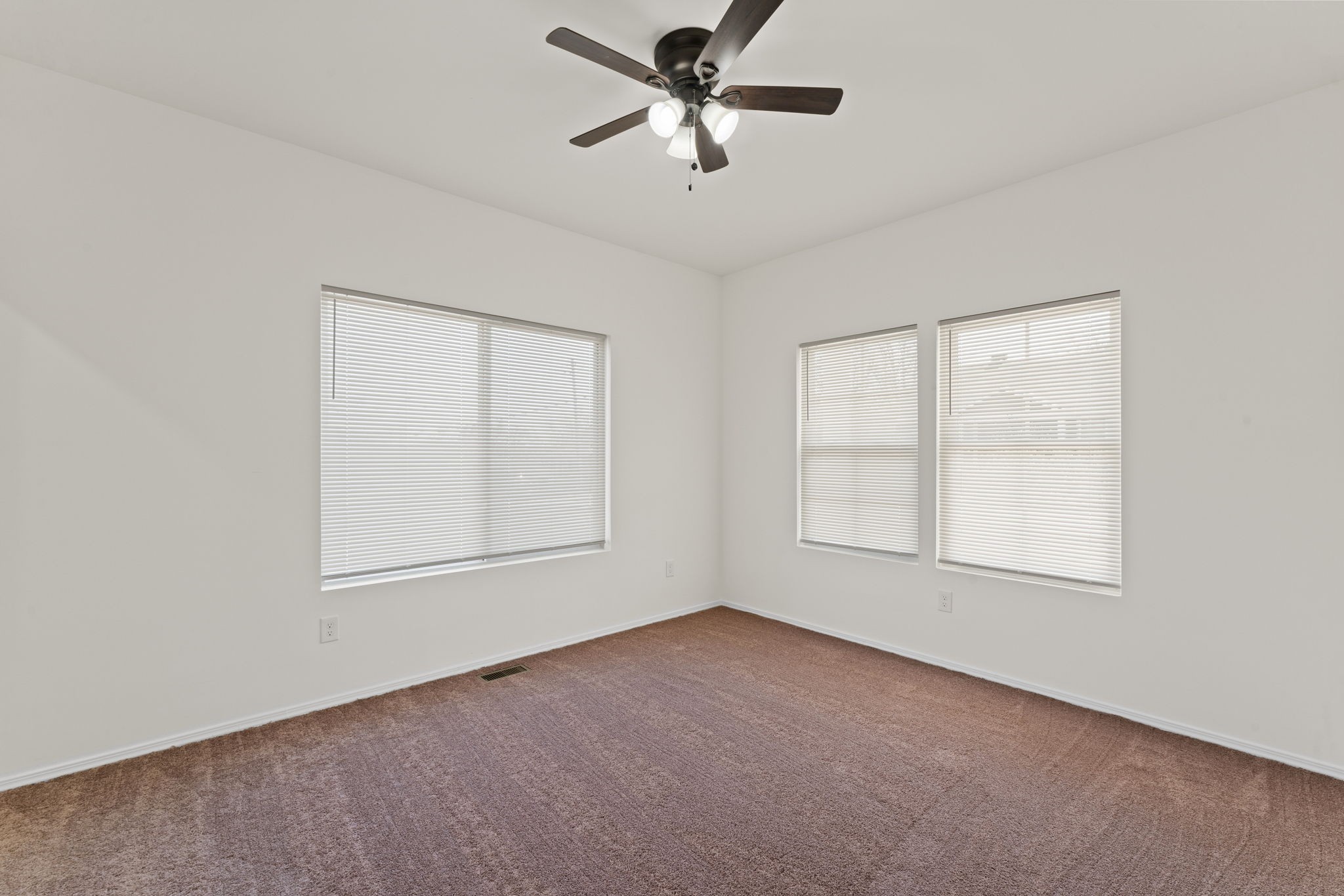 126 Foxall St Property Photo 5