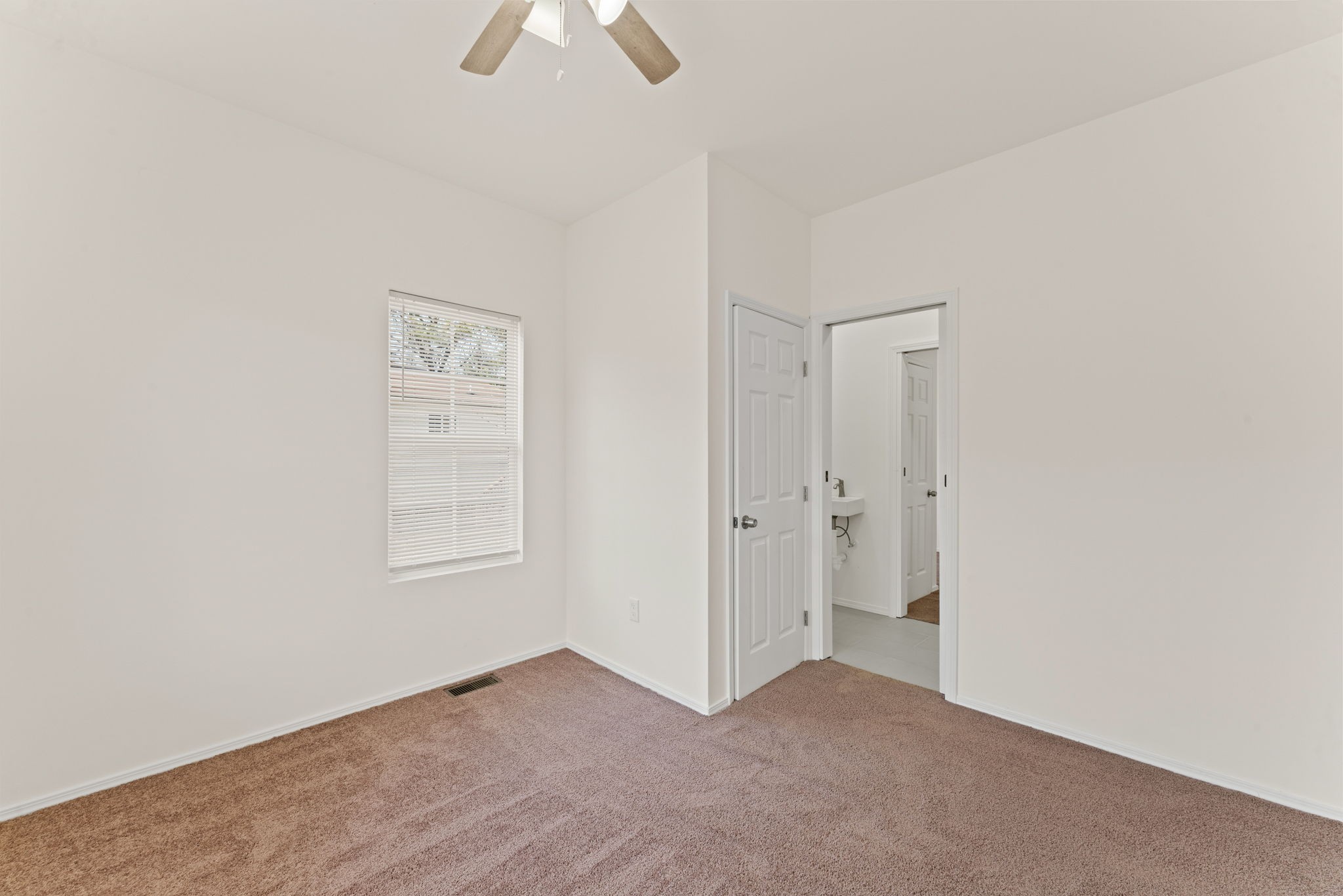 126 Foxall St Property Photo 12