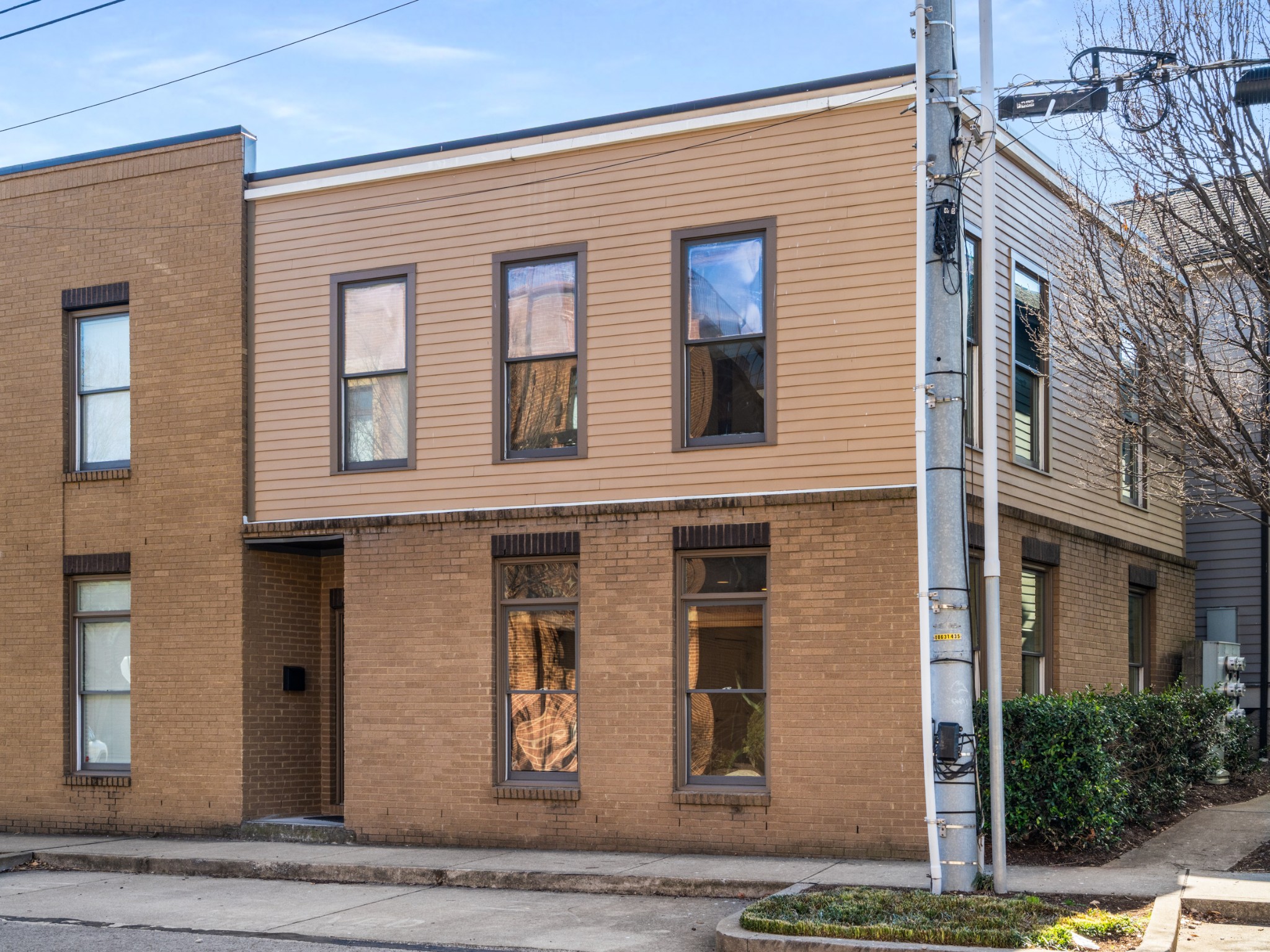 403 Van Buren St Property Photo 4