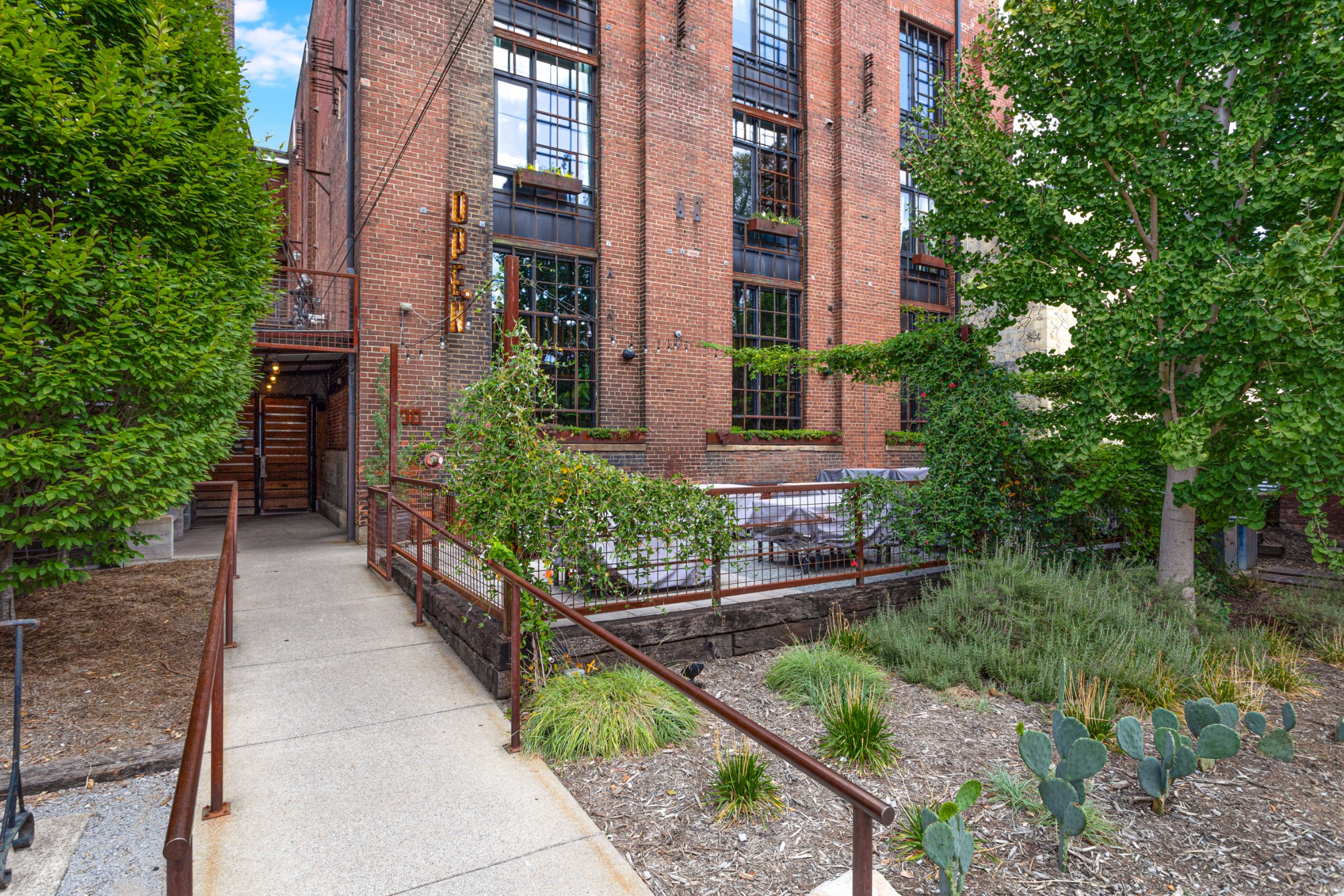 403 Van Buren St Property Photo 28