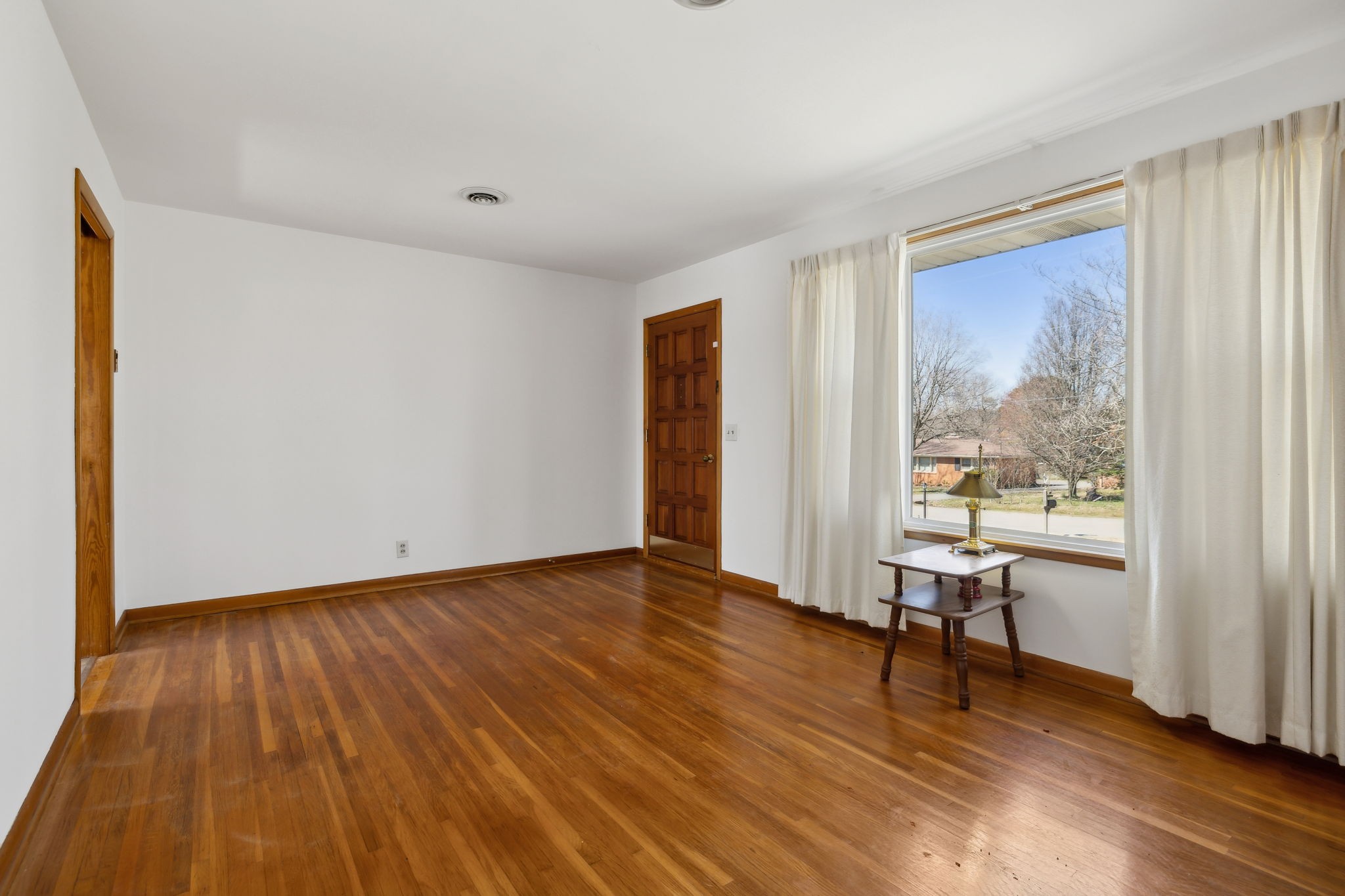 8306 Gordon Ln Property Photo 6