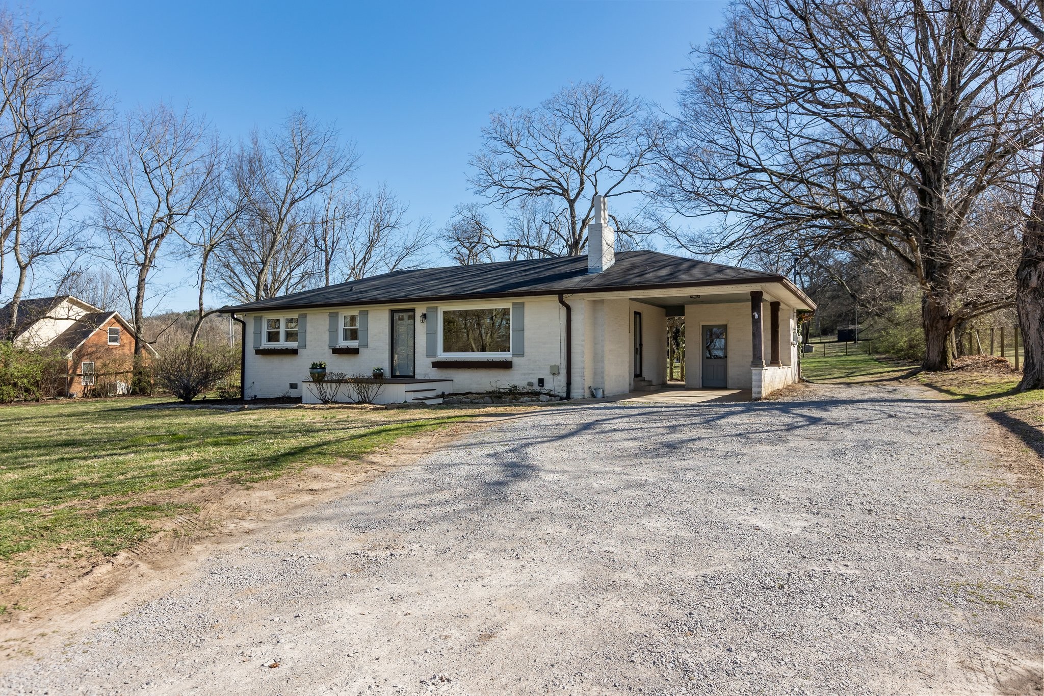 2263 Henpeck Ln Property Photo 2
