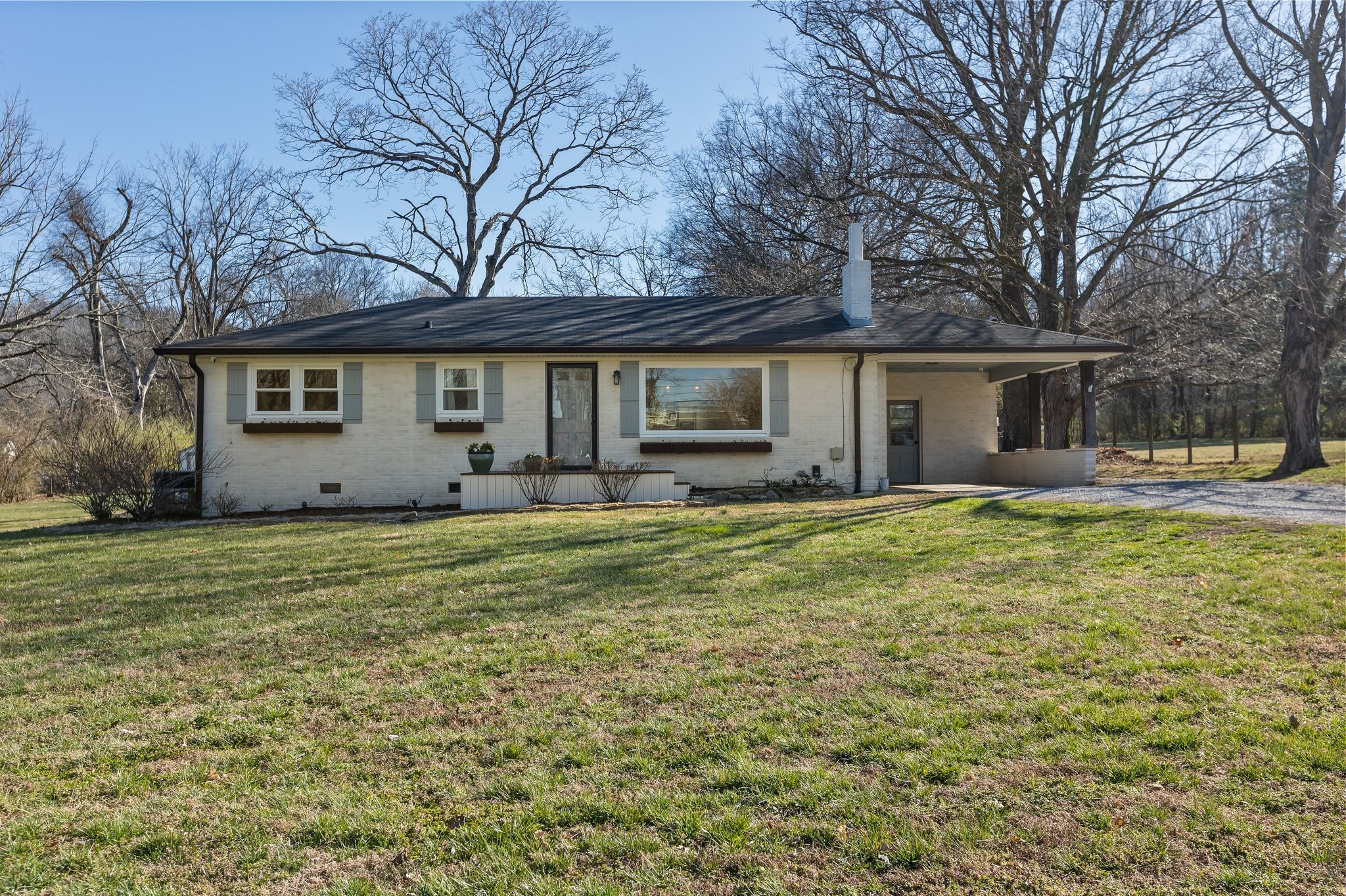 2263 Henpeck Ln Property Photo 4