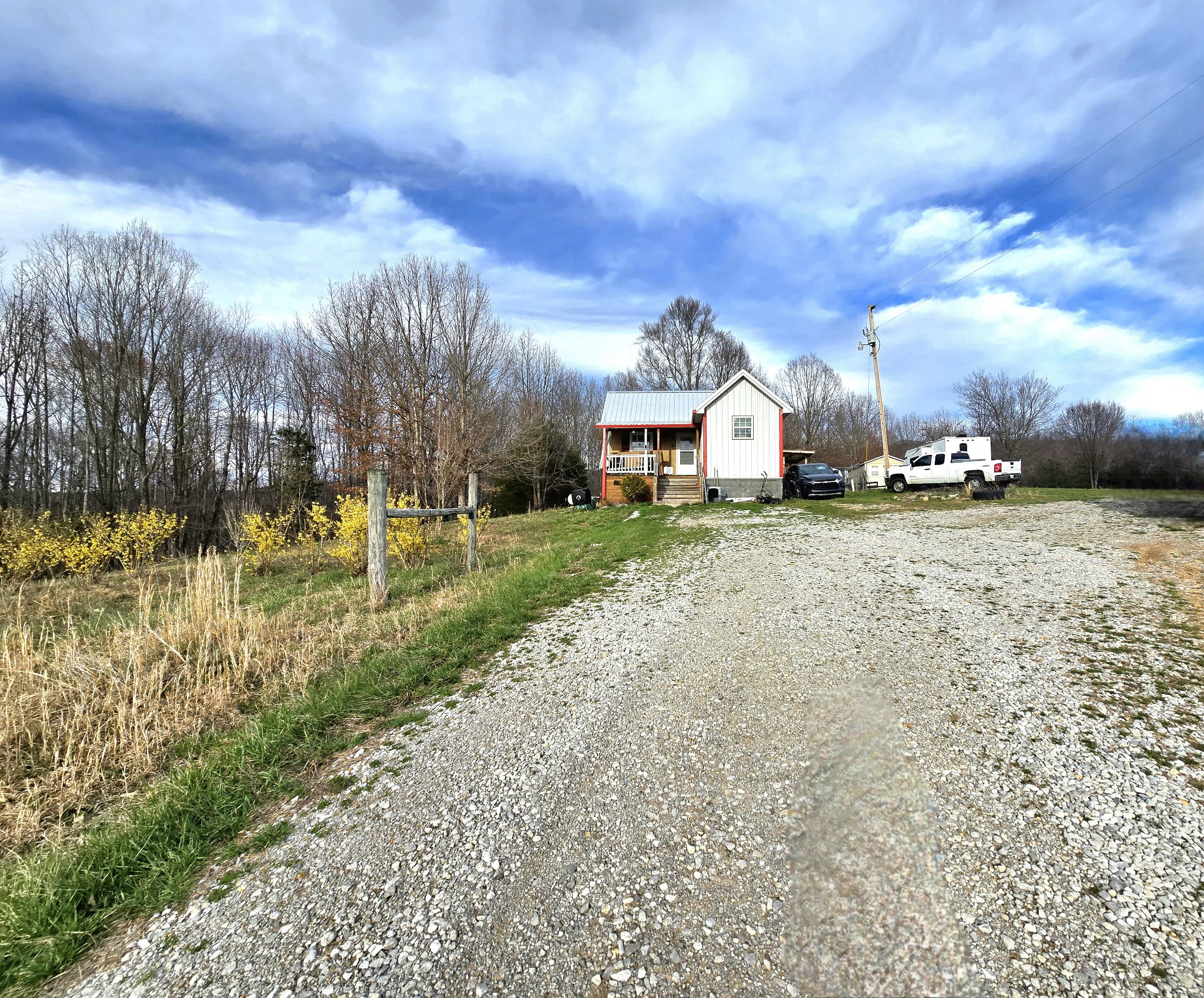1055 Chestnut Grove Rd Property Photo