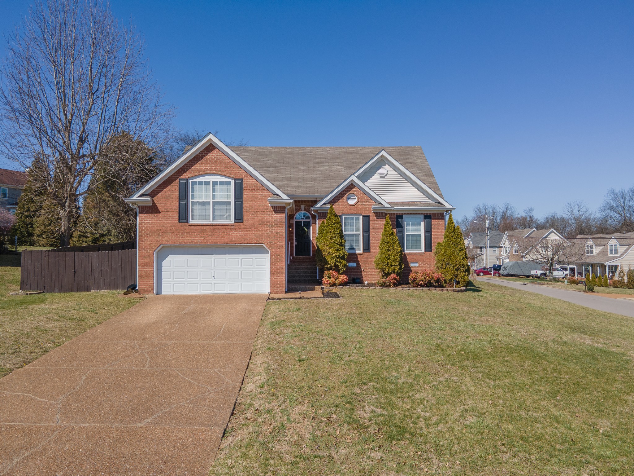2800 Aston Woods Ct Property Photo 2