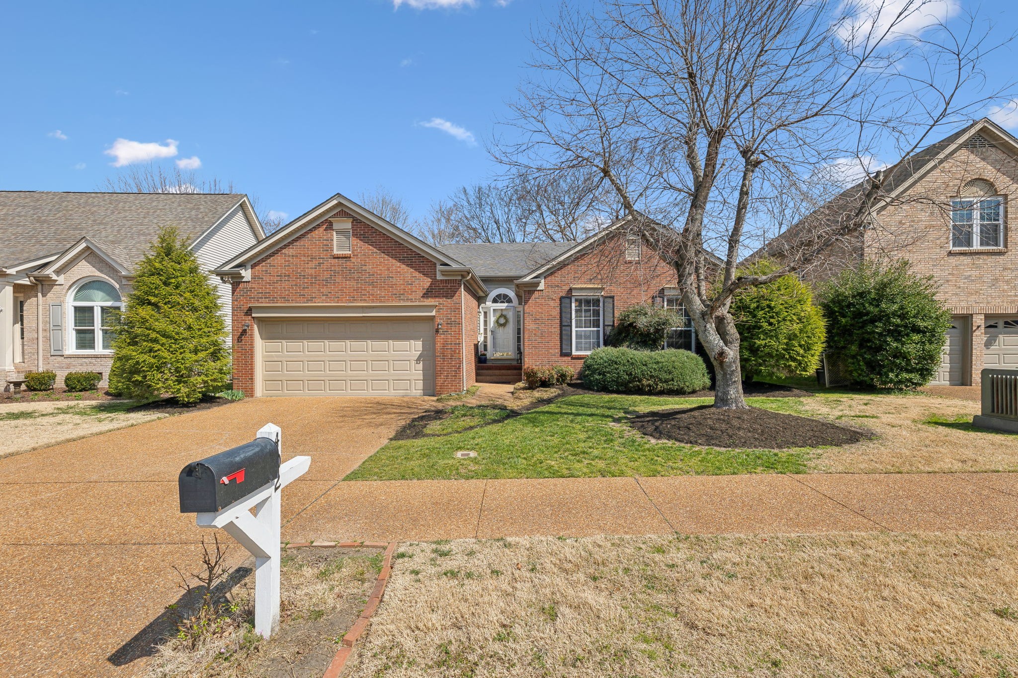402 Essex Park Cir Property Photo 1
