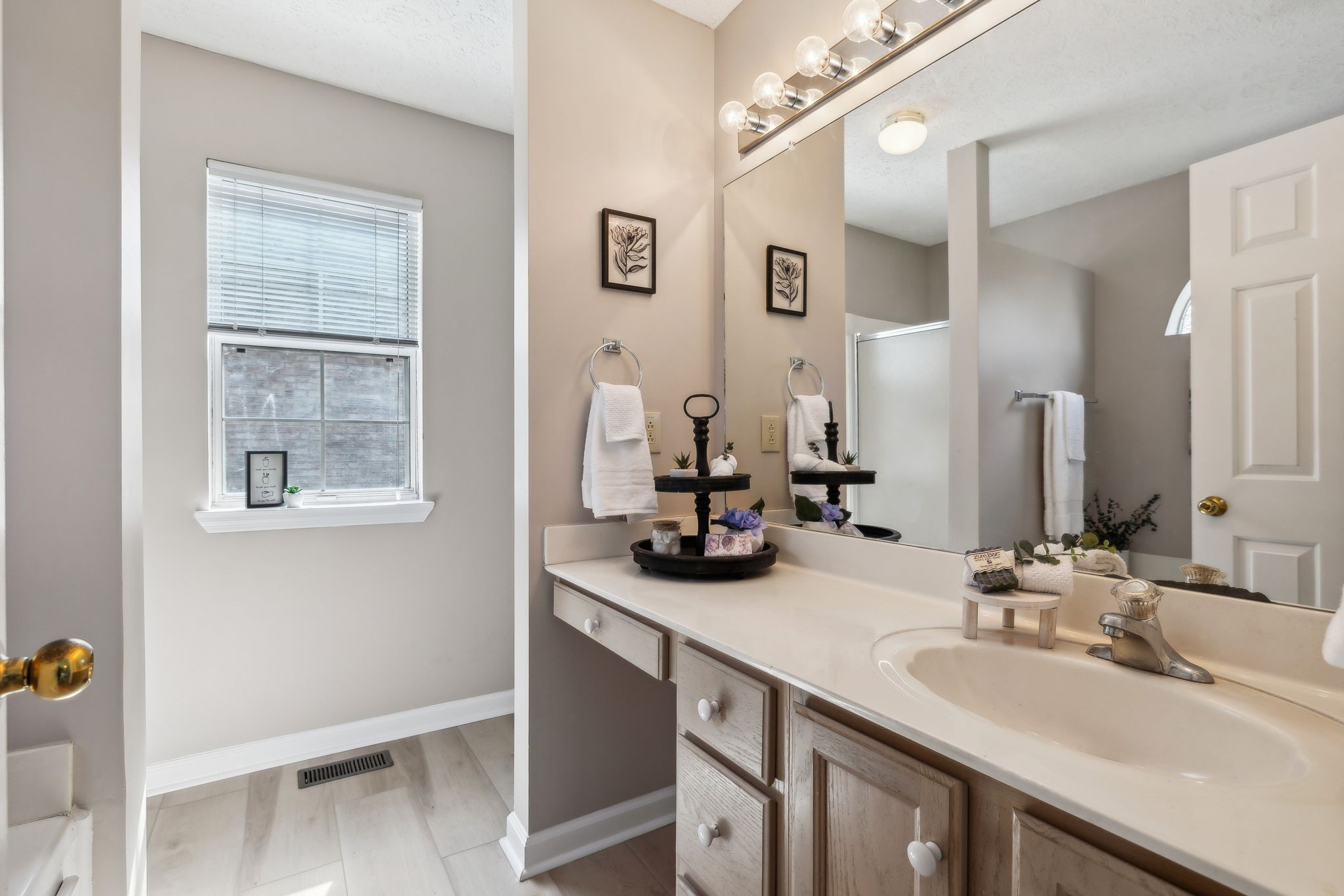 402 Essex Park Cir Property Photo 11