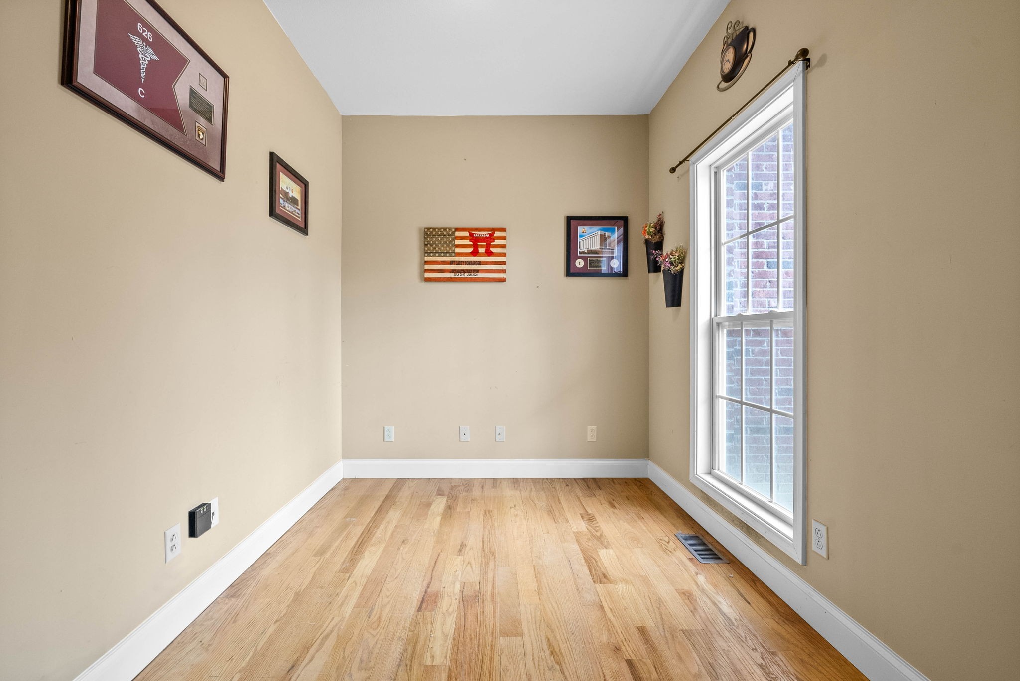 121 Meadow Ln Property Photo 4