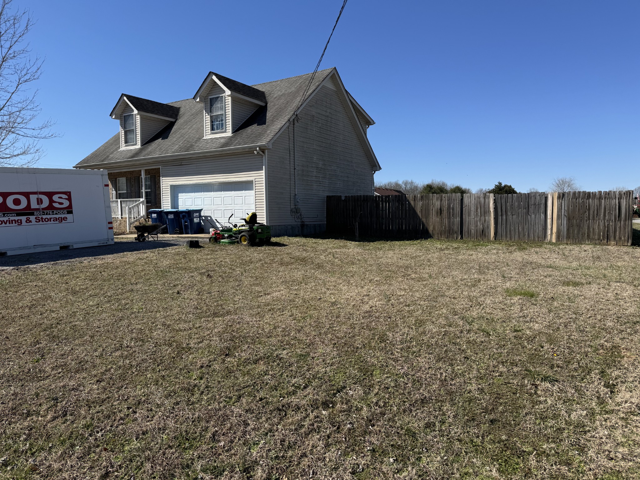 205 Fescue Pl Property Photo 3