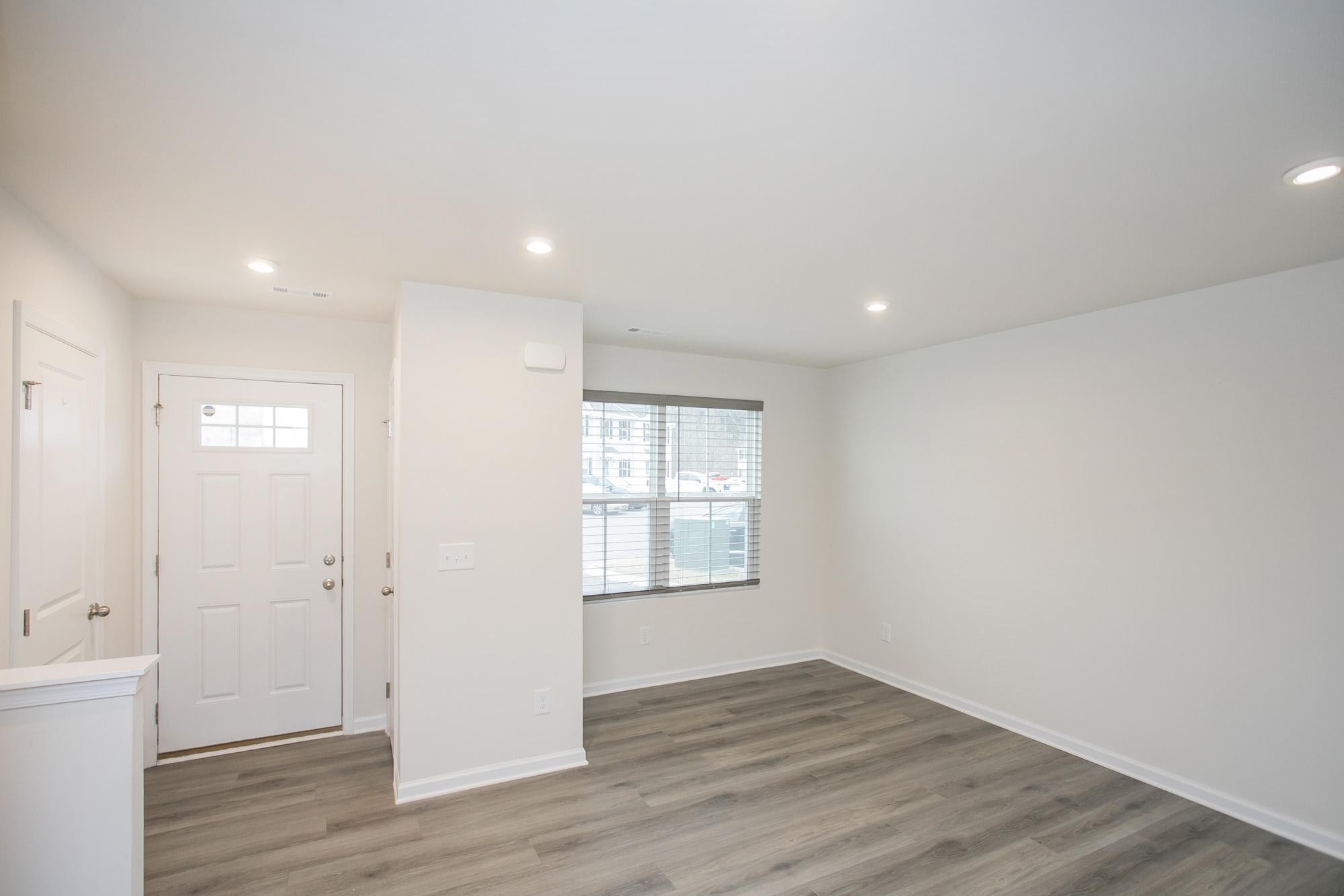 1626 Mountain Ash Ln Property Photo 6