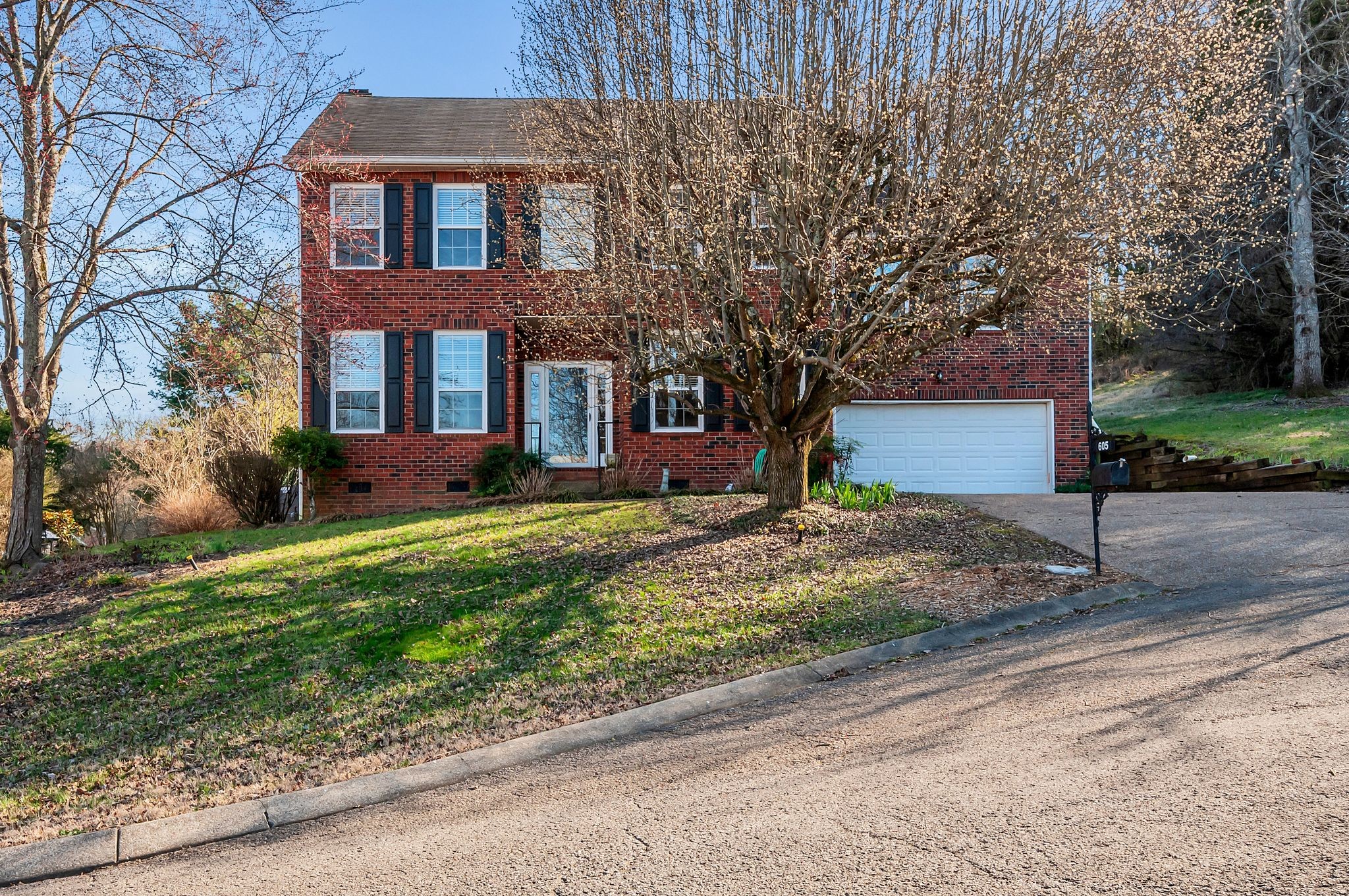 605 Glenridge Close Property Photo 2