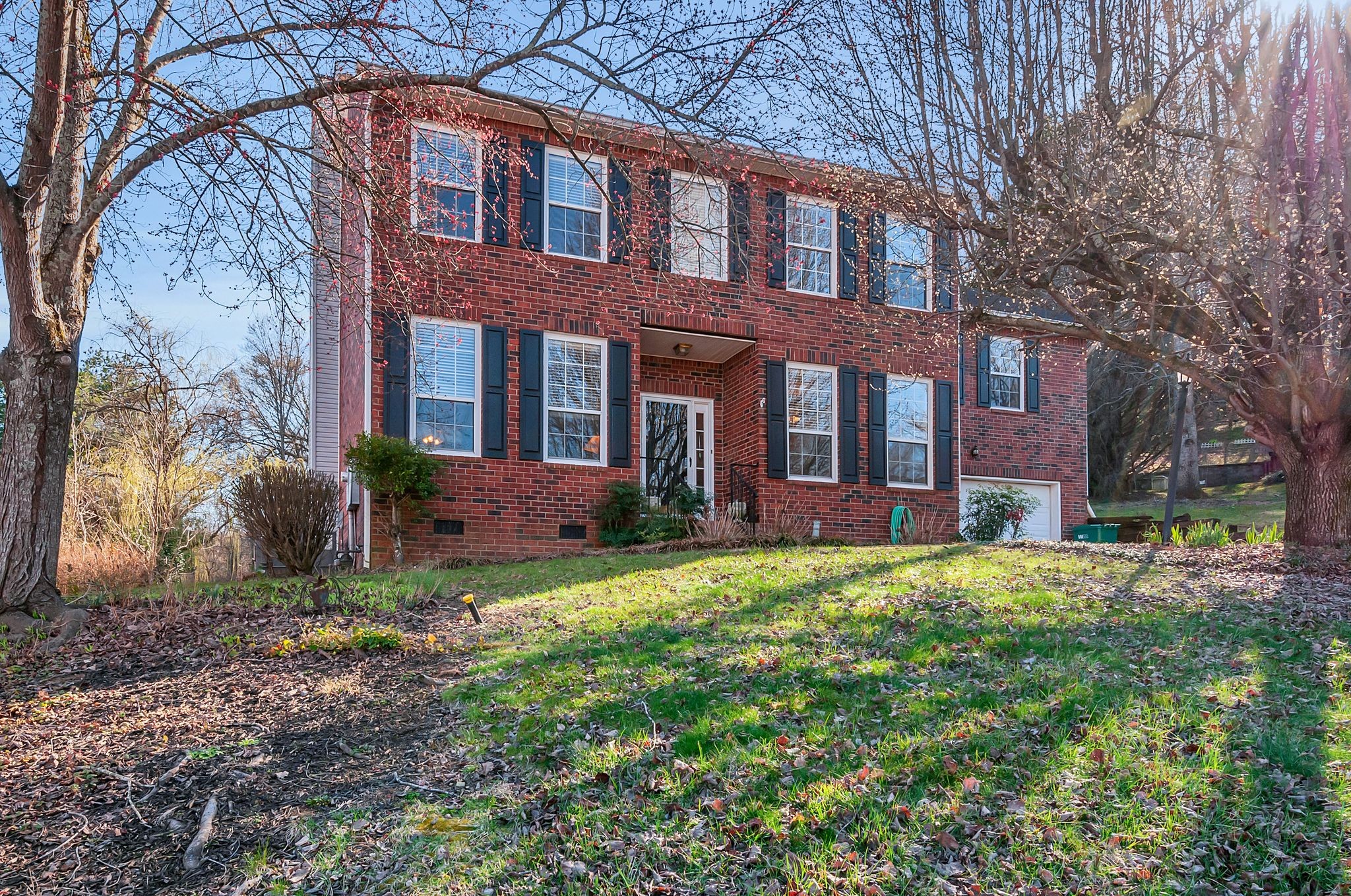 605 Glenridge Close Property Photo 4