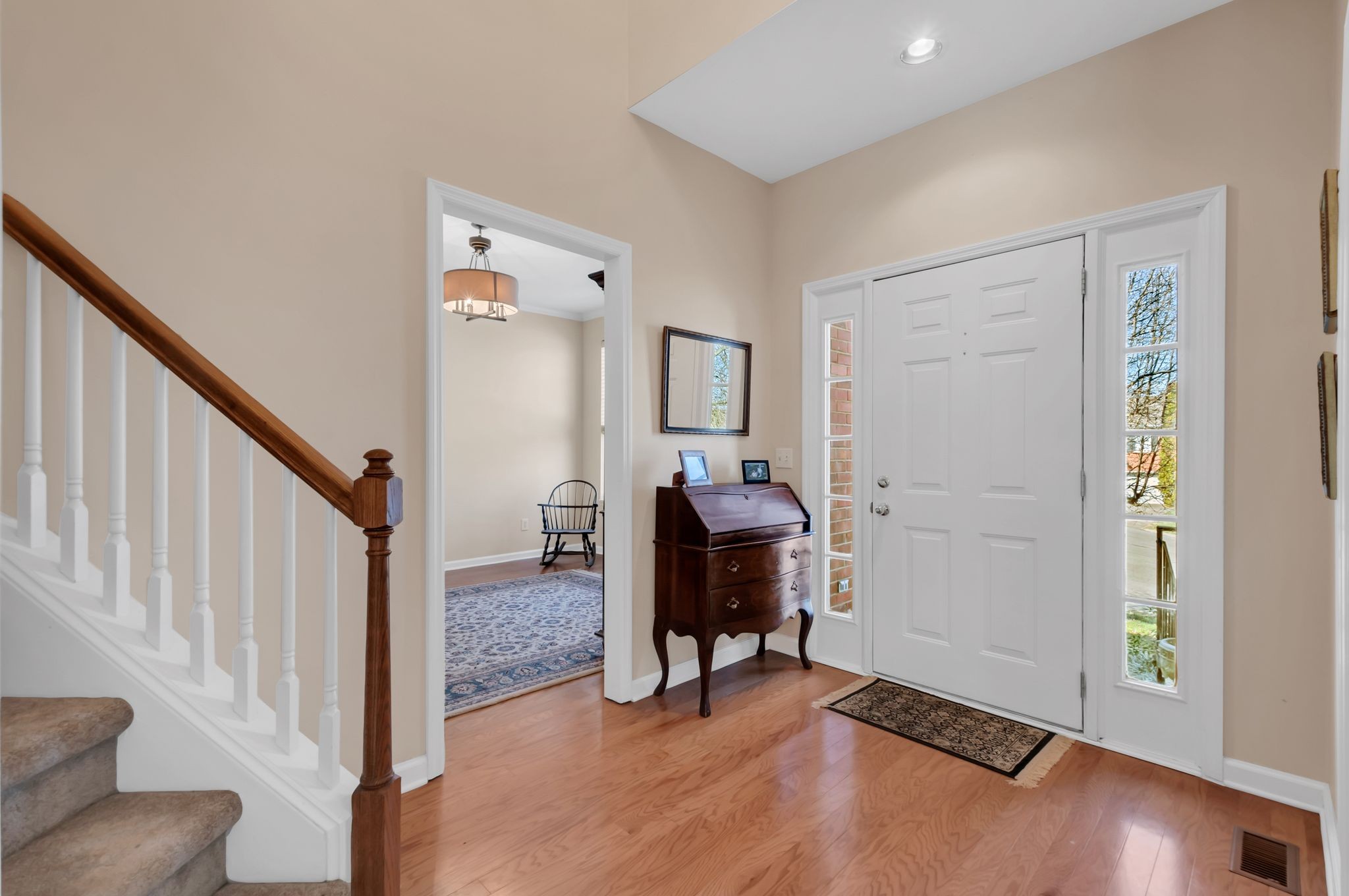 605 Glenridge Close Property Photo 7