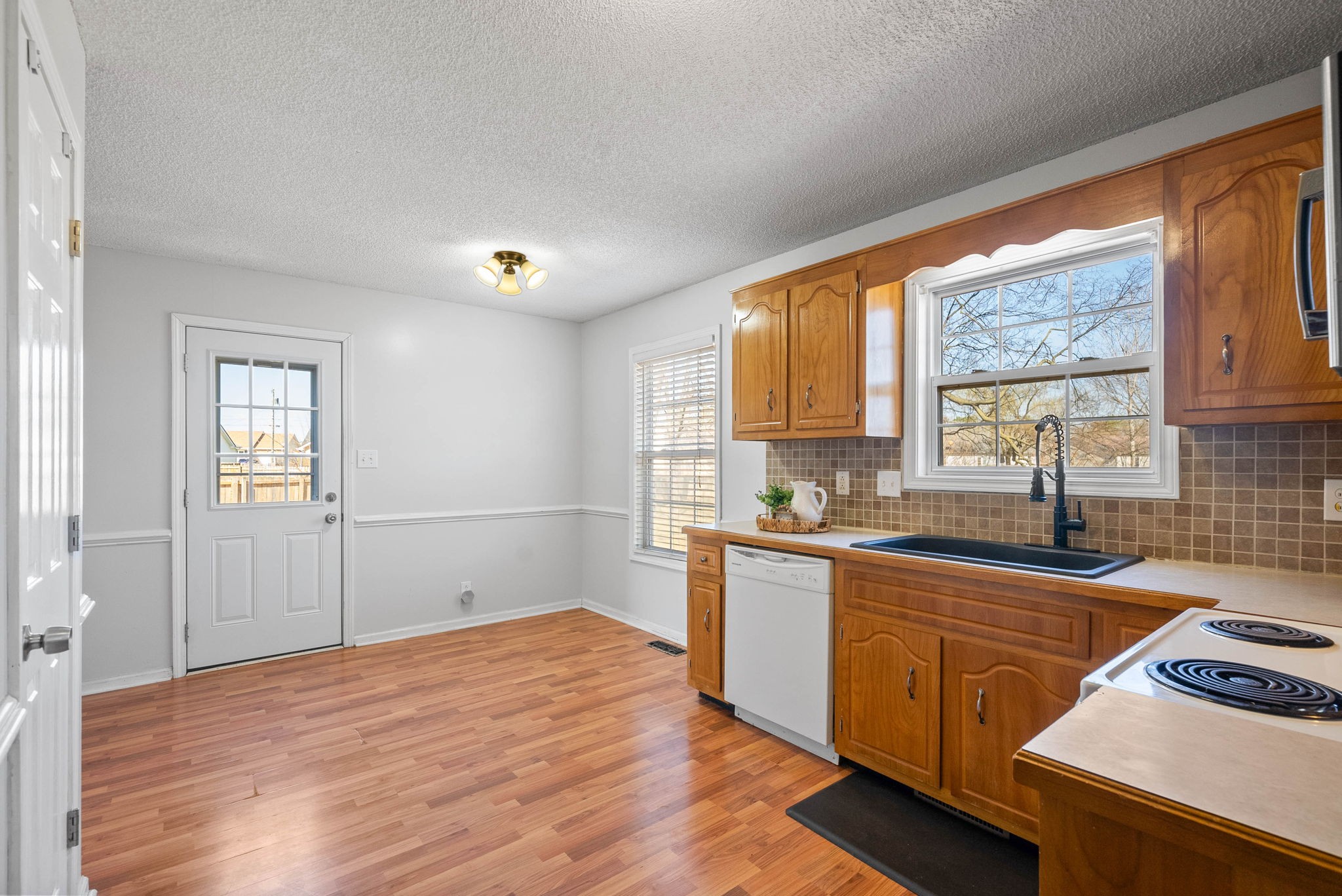 1406 Mickey Court Property Photo 9