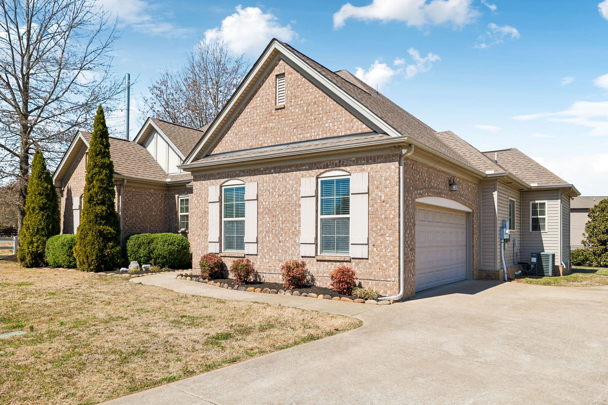 5450 Cloister Dr Property Photo 3