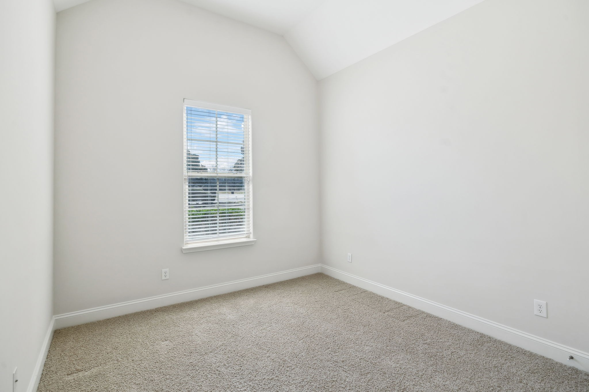 5450 Cloister Dr Property Photo 8