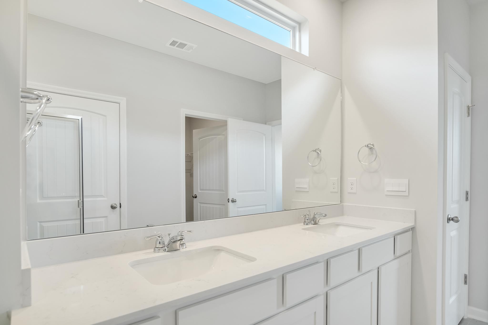 1066 Menge Avenue Property Photo 17