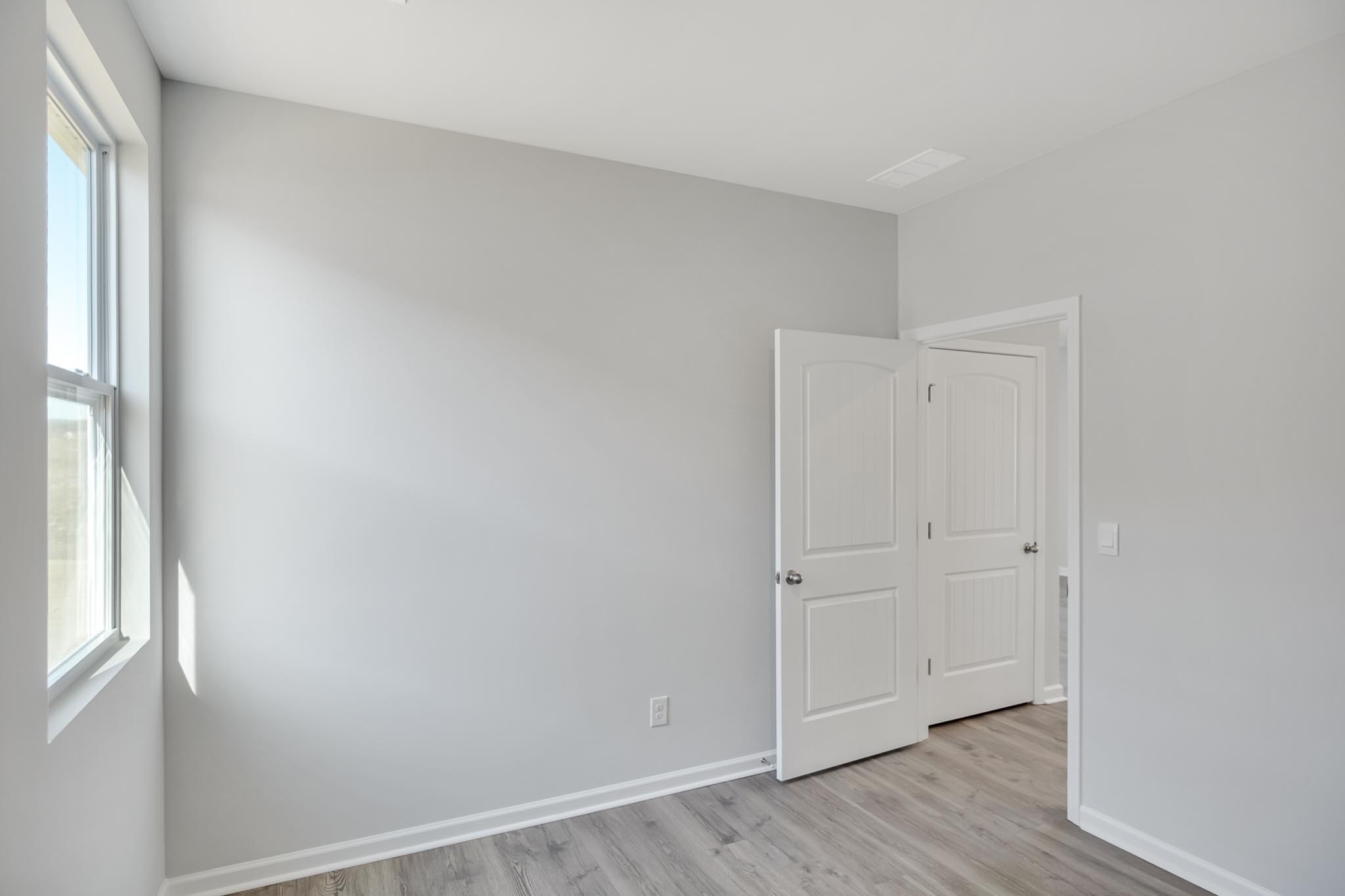1066 Menge Avenue Property Photo 23