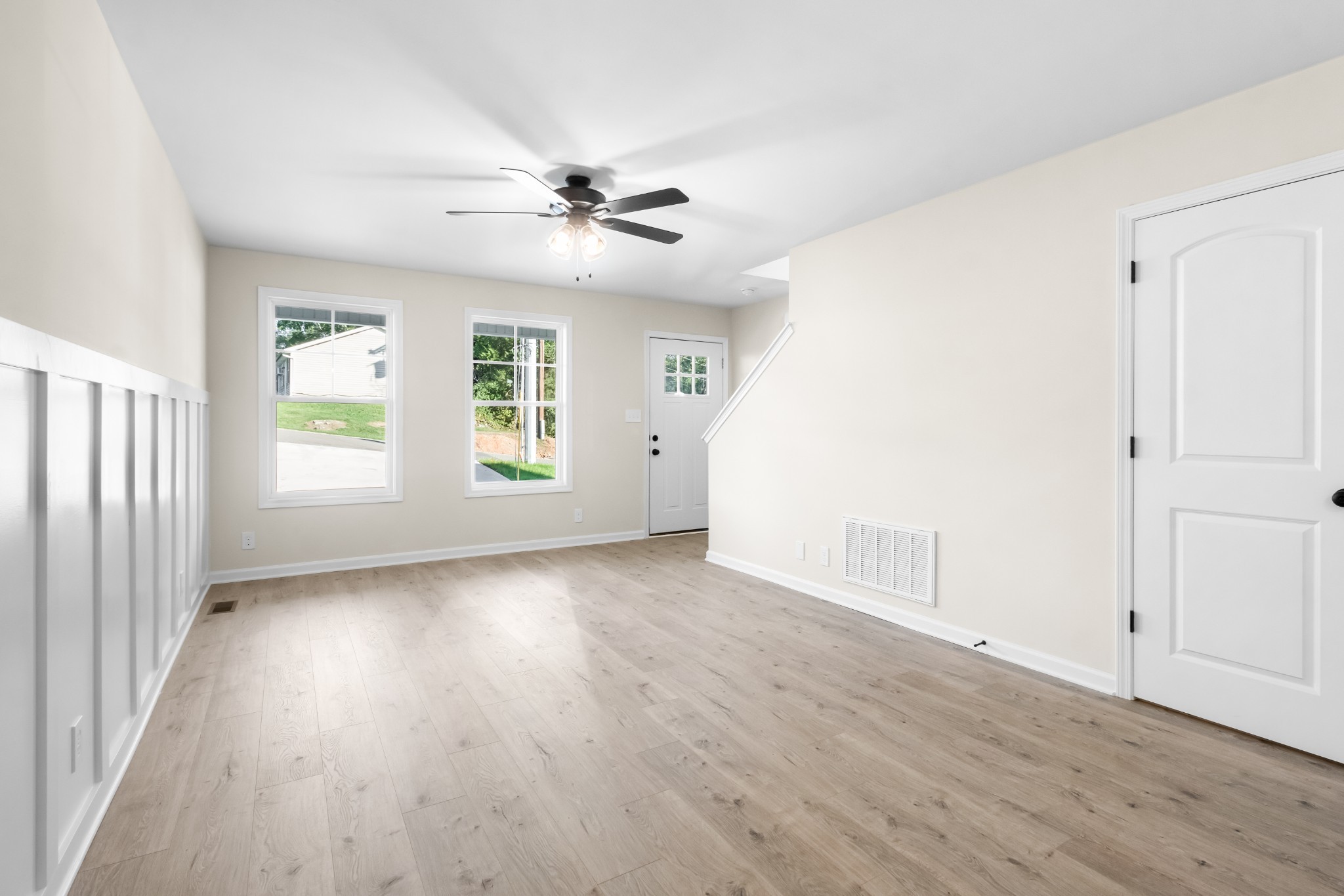 190 Oak St Property Photo 10