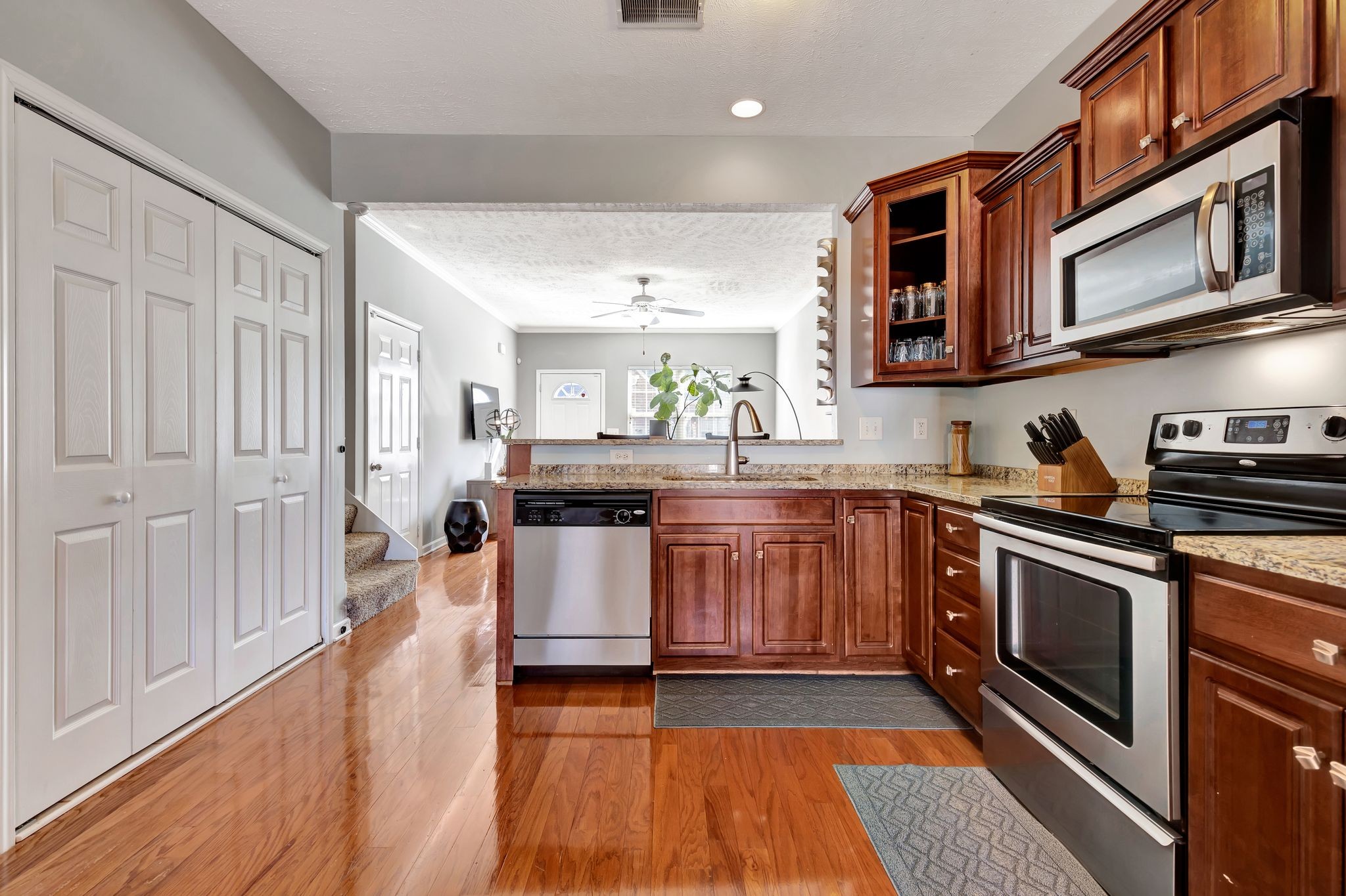 812 Spence Enclave Ln Property Photo 10