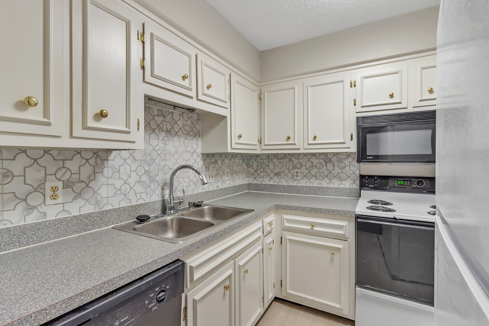 764 Fox Ridge Dr Property Photo 6