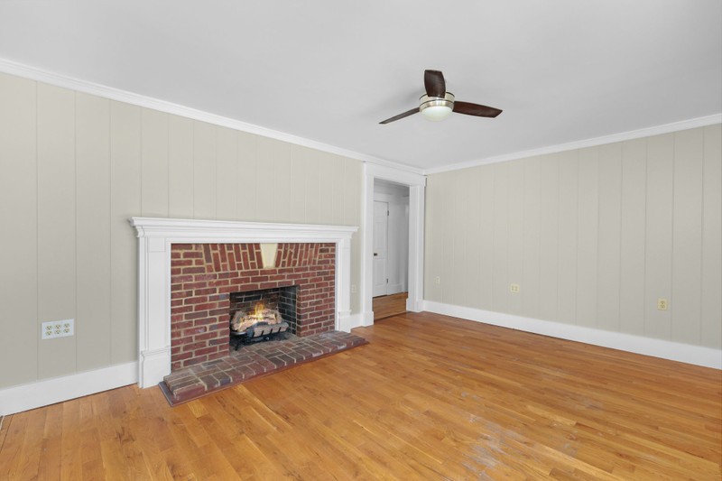 301 Westwood Dr Property Photo 2