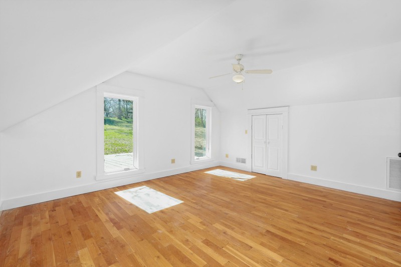 301 Westwood Dr Property Photo 33